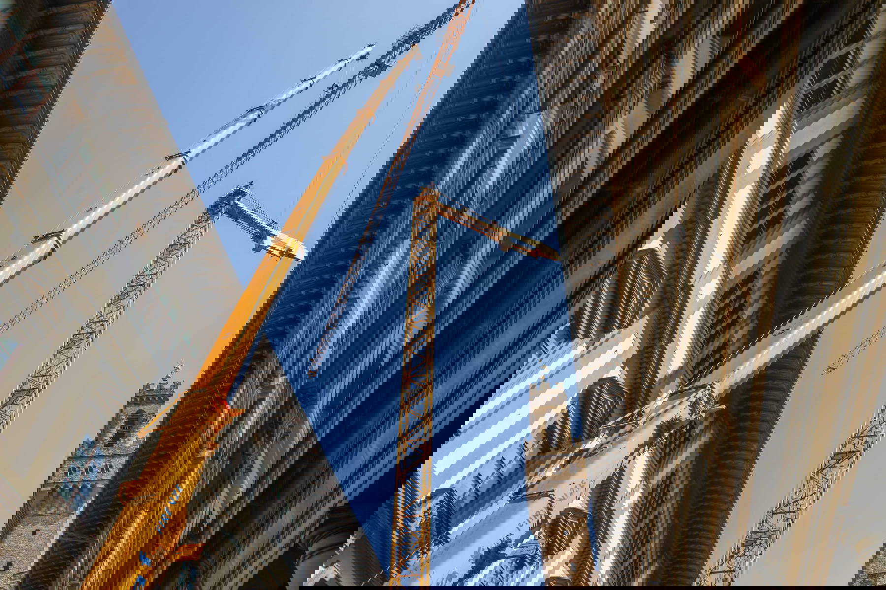 El desmantelamiento de la grúa de los Uffizi en las fotografías de Massimo Sestini