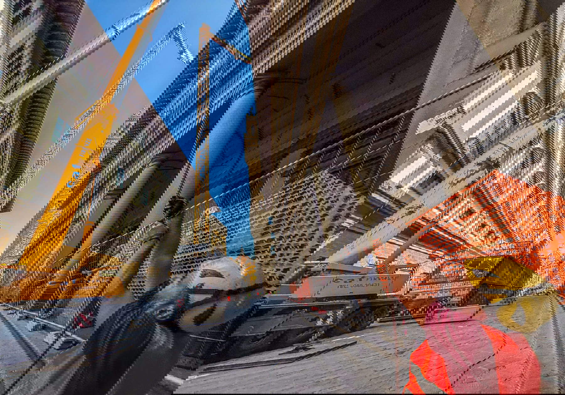 El desmantelamiento de la grúa de los Uffizi en las fotografías de Massimo Sestini