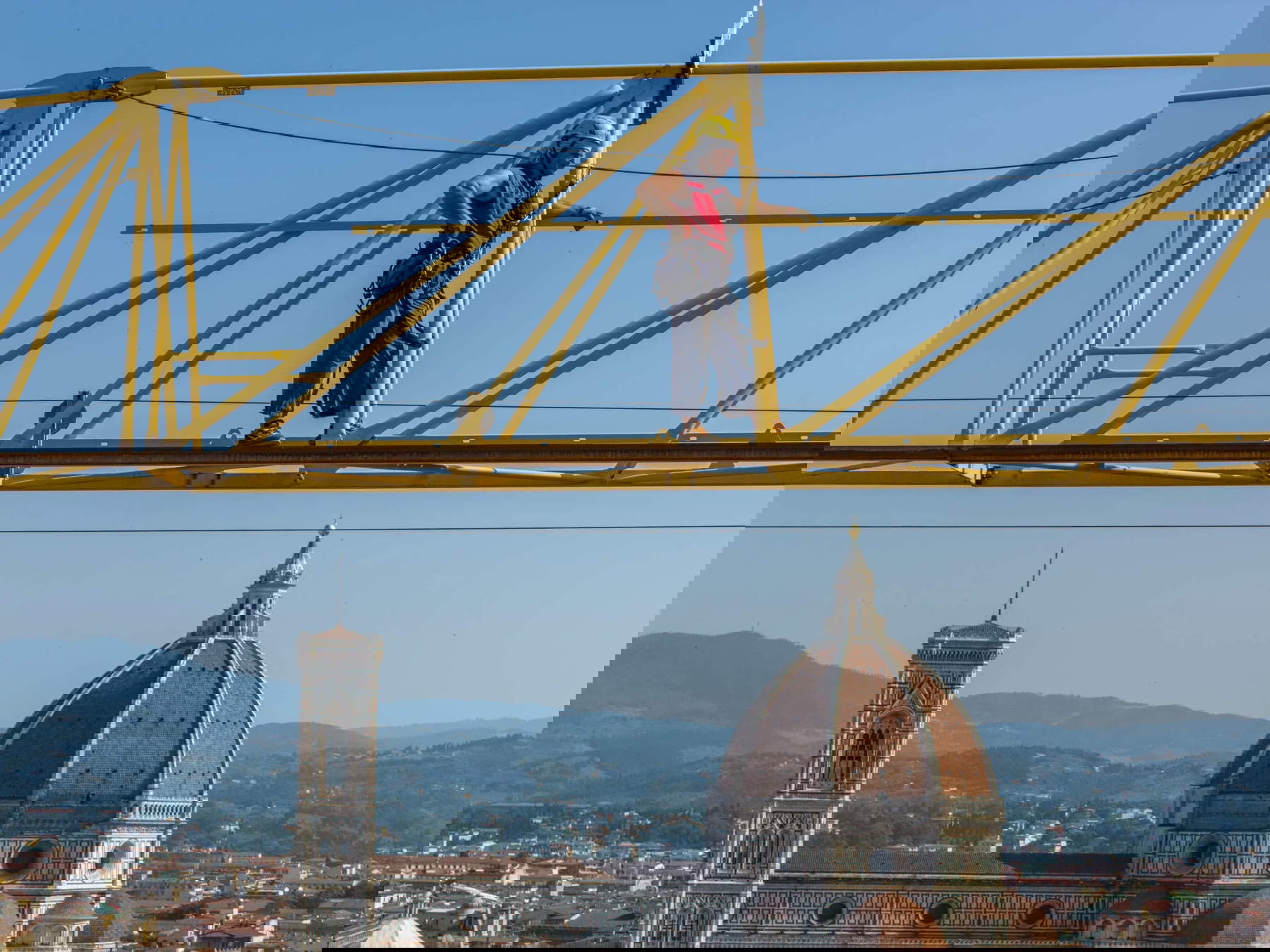 El desmantelamiento de la grúa de los Uffizi en las fotografías de Massimo Sestini