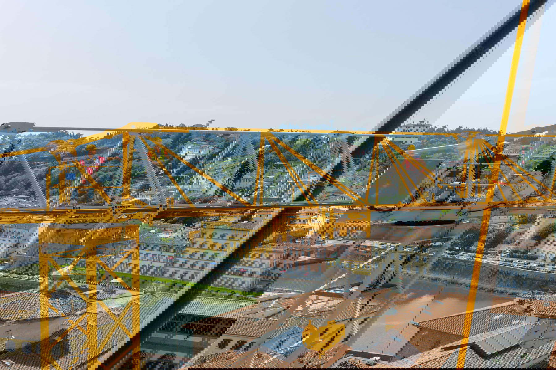 El desmantelamiento de la grúa de los Uffizi en las fotografías de Massimo Sestini