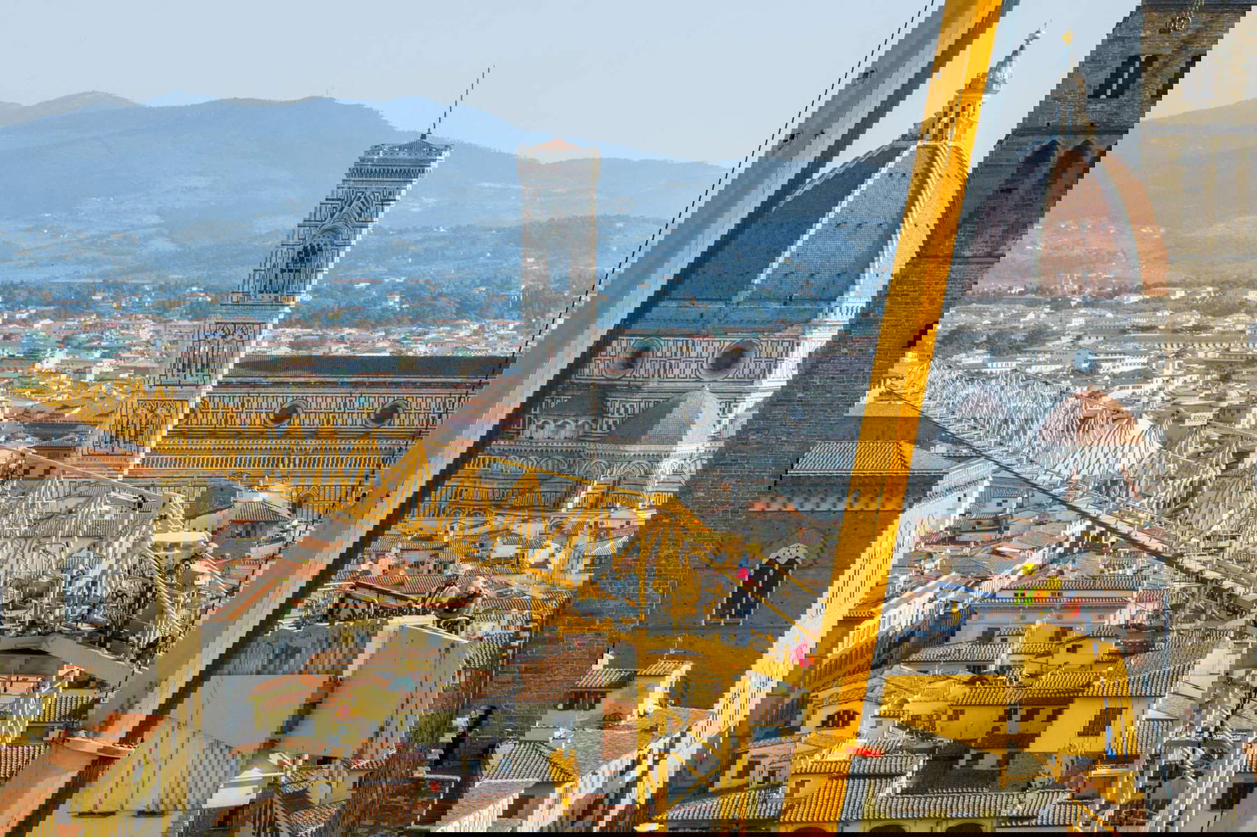 El desmantelamiento de la grúa de los Uffizi en las fotografías de Massimo Sestini