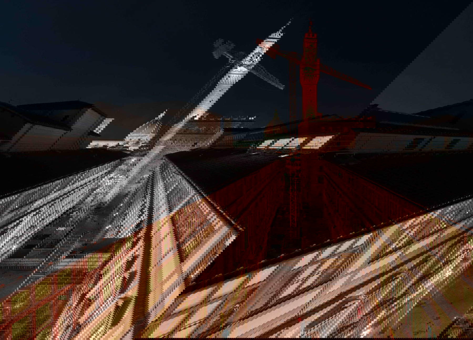 El desmantelamiento de la grúa de los Uffizi en las fotografías de Massimo Sestini