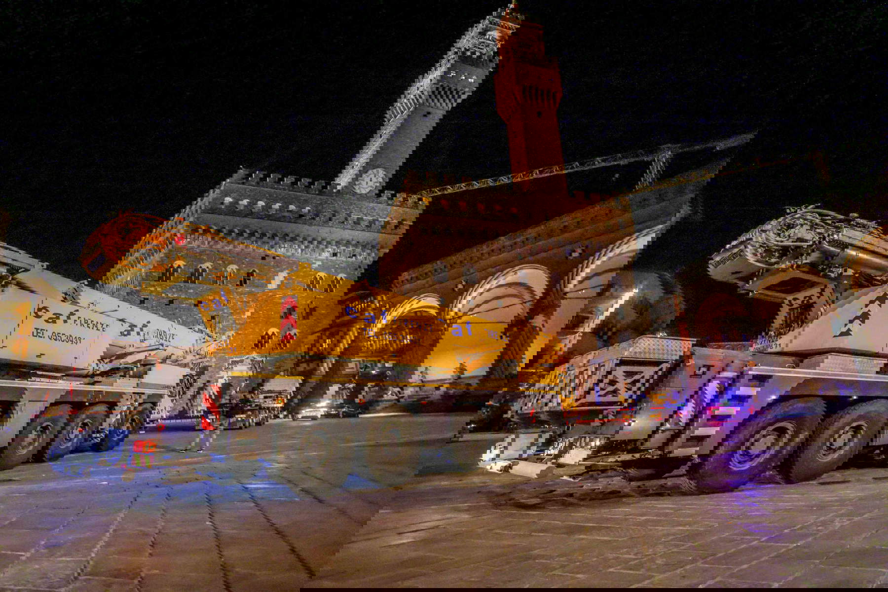 El desmantelamiento de la grúa de los Uffizi en las fotografías de Massimo Sestini