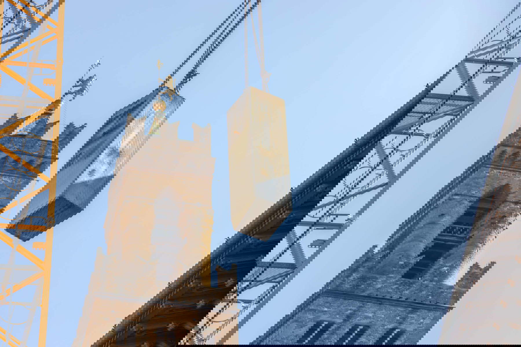 El desmantelamiento de la grúa de los Uffizi en las fotografías de Massimo Sestini