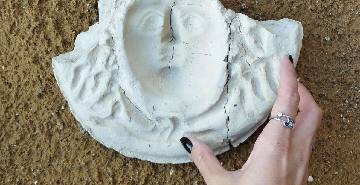 Licata, découverte d'une matrice de masque avec le visage de Méduse