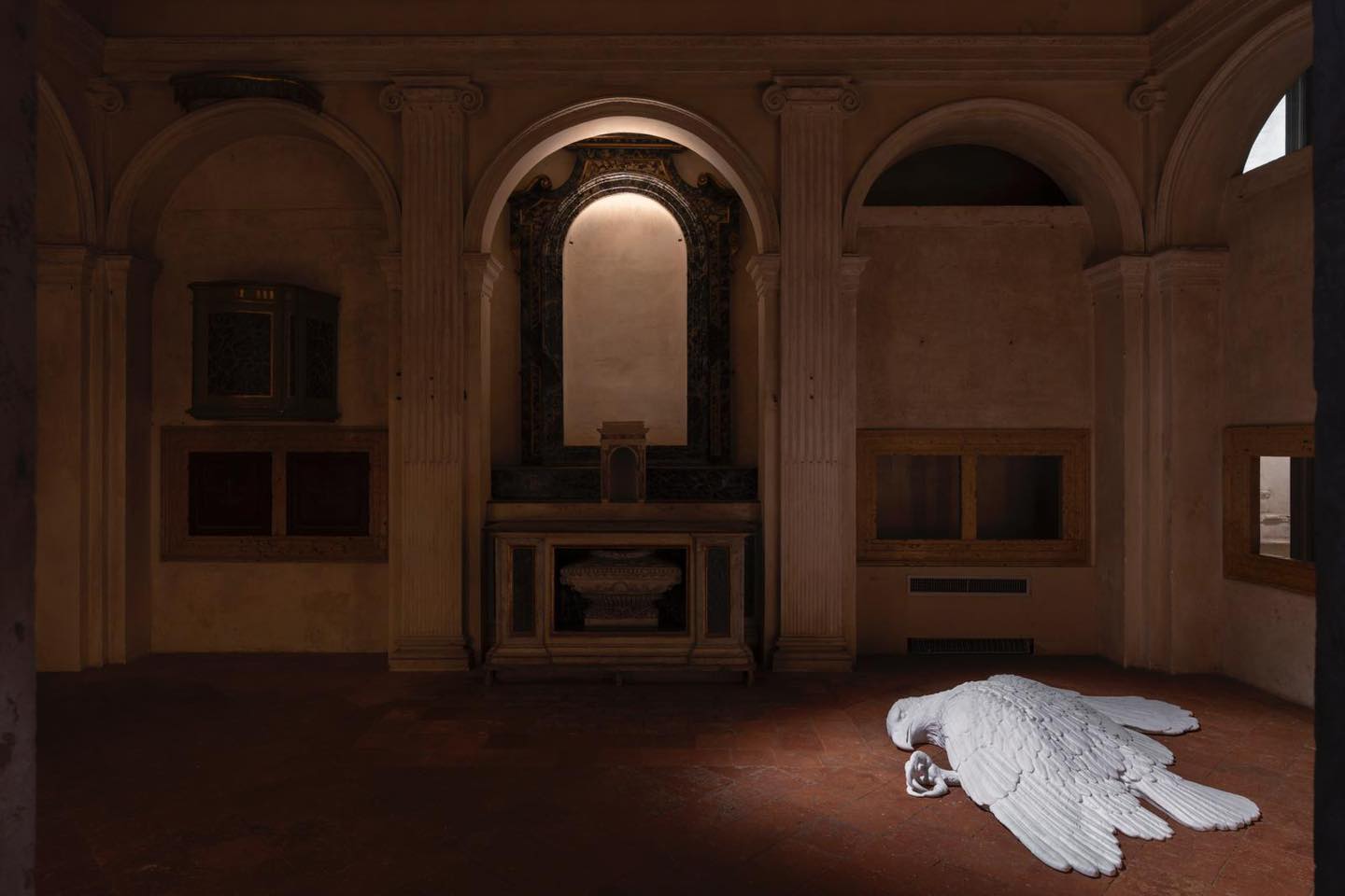 Maurizio Cattelan, Bones (2025). Foto: Lorenzo Palmieri Maurizio Cattelan, Bones (2025). Foto: Lorenzo Palmieri