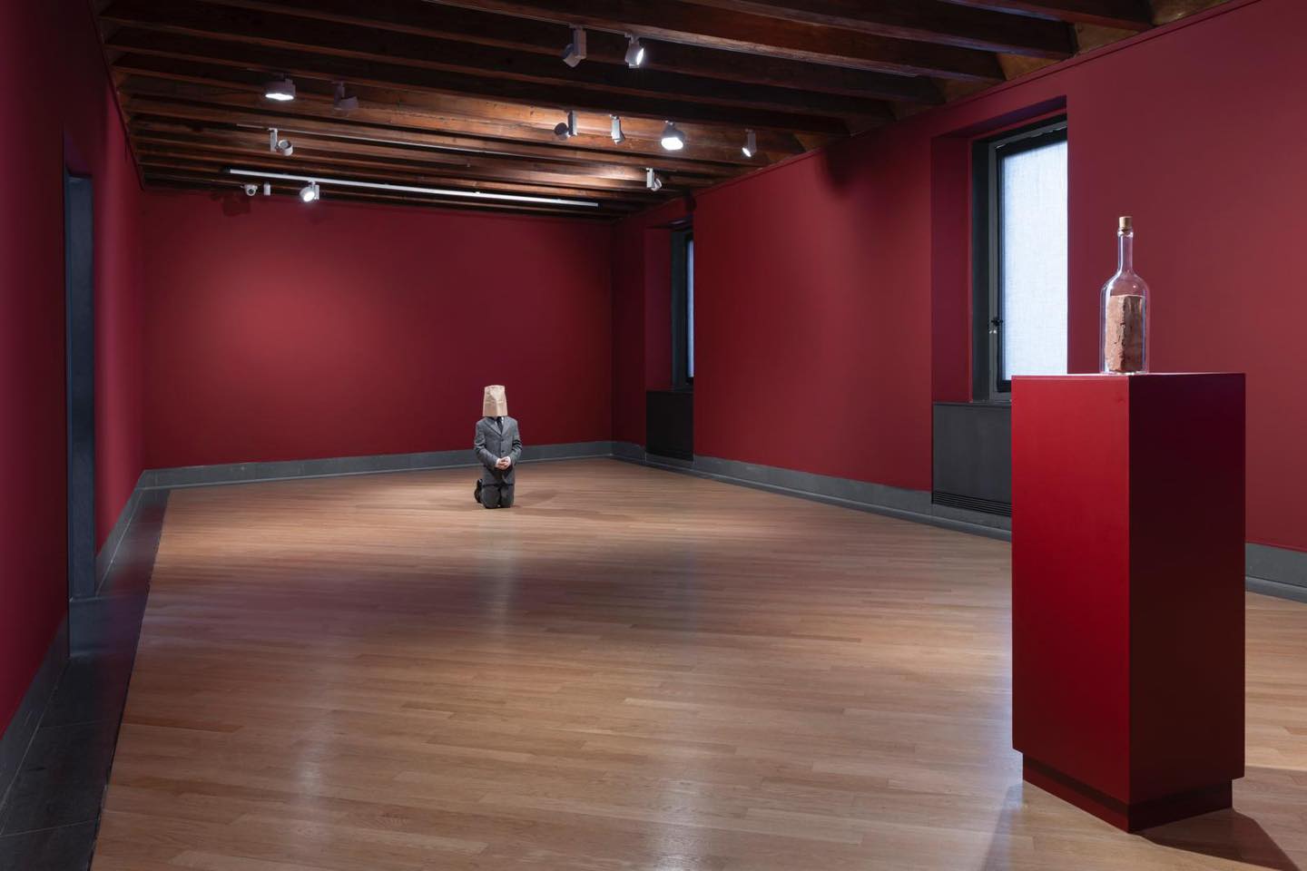 Maurizio Cattelan, No (2025). Foto: Lorenzo Palmieri Maurizio Cattelan, No (2025). Foto: Lorenzo Palmieri
