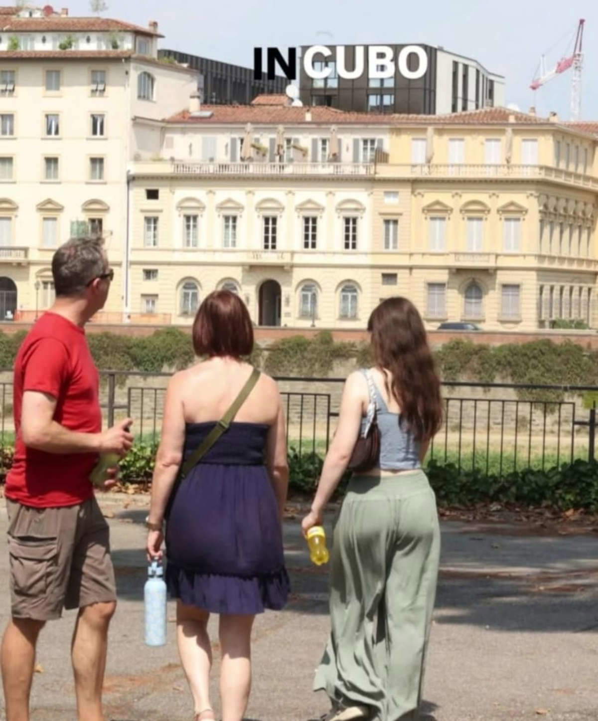 Per la pagina satirica Mo(n)stre, il cubo di Firenze è già un... in-cubo Per la pagina satirica Mo(n)stre, il cubo di Firenze è già un... in-cubo