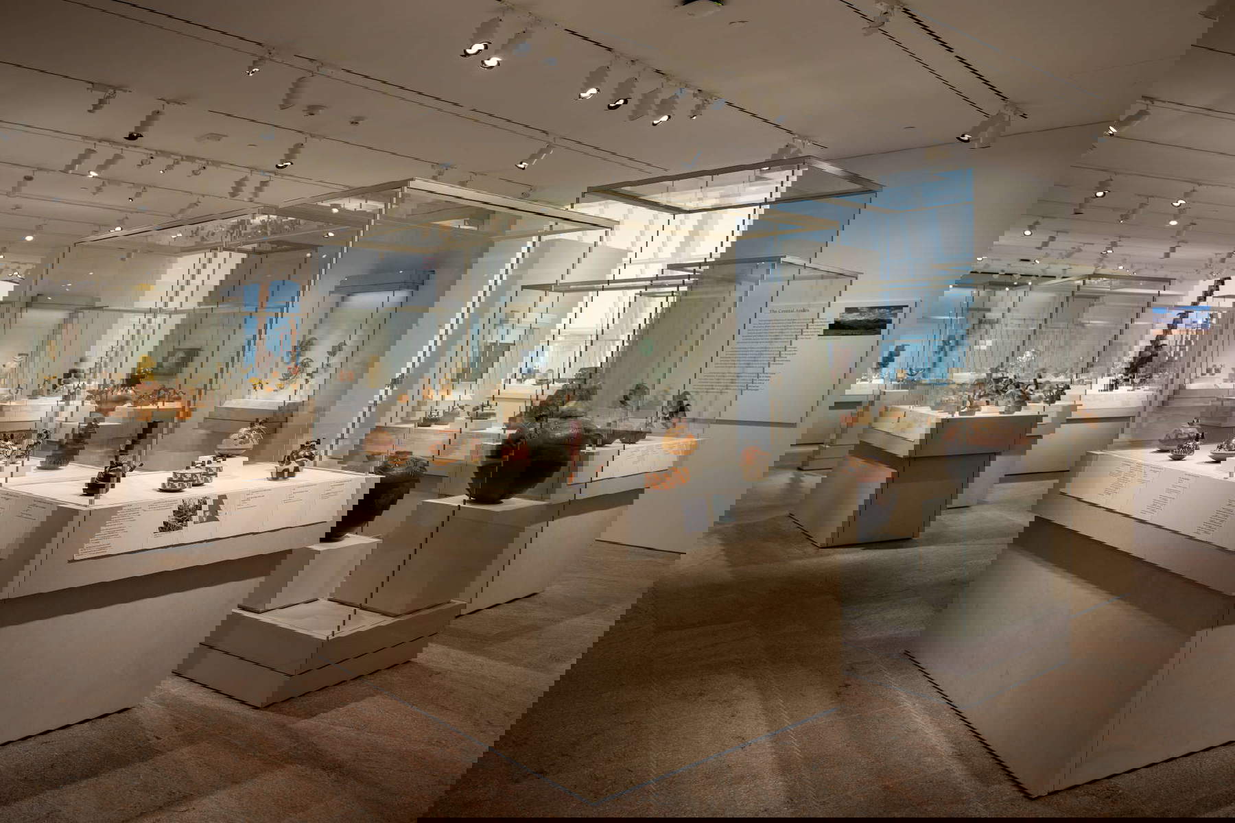 Museo Metropolitano, Ala Michael C. Rockefeller, Galería de las Artes de las Américas. Foto: Bruce Schwarz Museo Metropolitano, Ala Michael C. Rockefeller, Galería de las Artes de las Américas