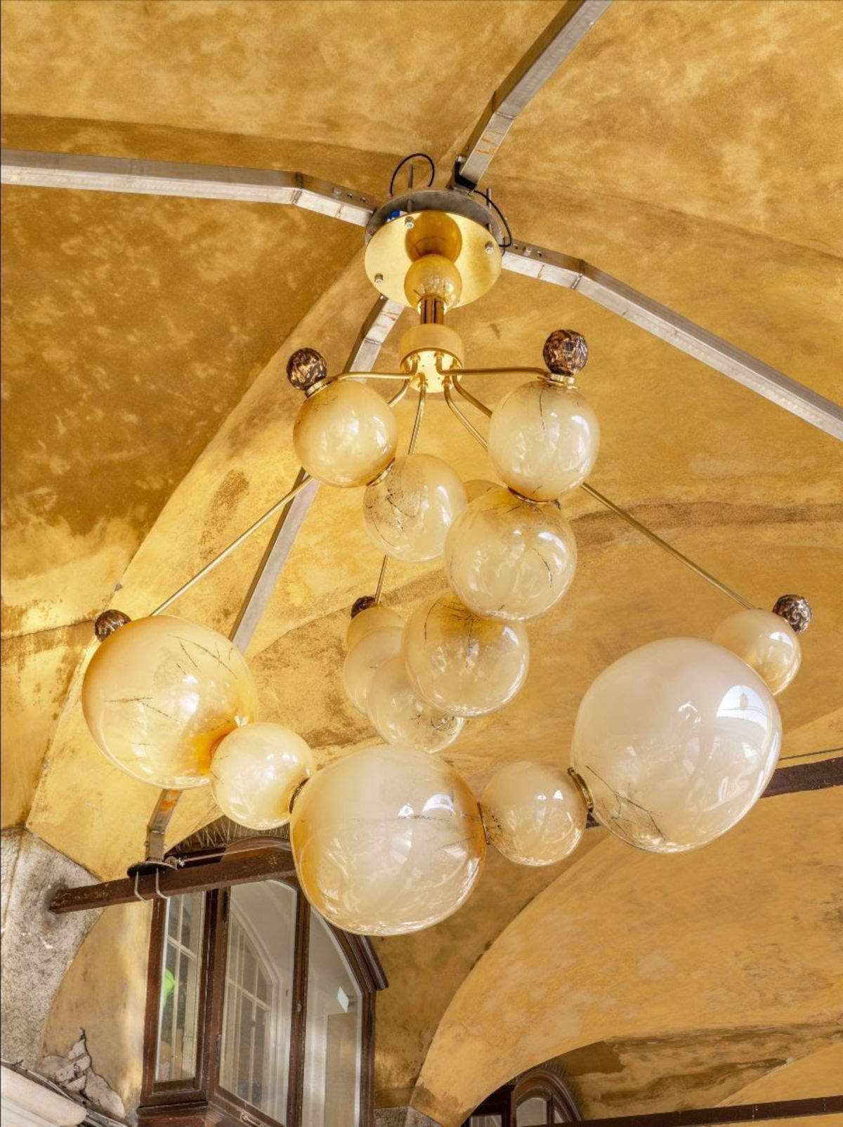 Michela Cattai, master Simone Cenedese furnace Murano, Trama di Luce. Photo: Giorgio Bombieri