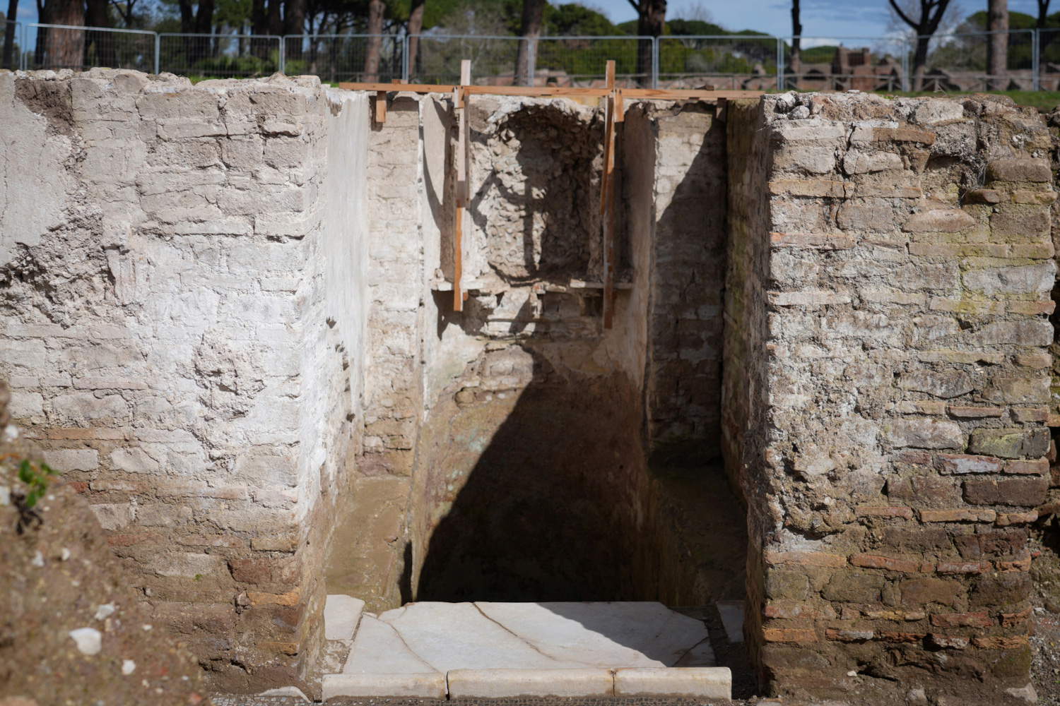 Antikes jüdisches Ritualbad im archäologischen Park von Ostia Antica entdeckt