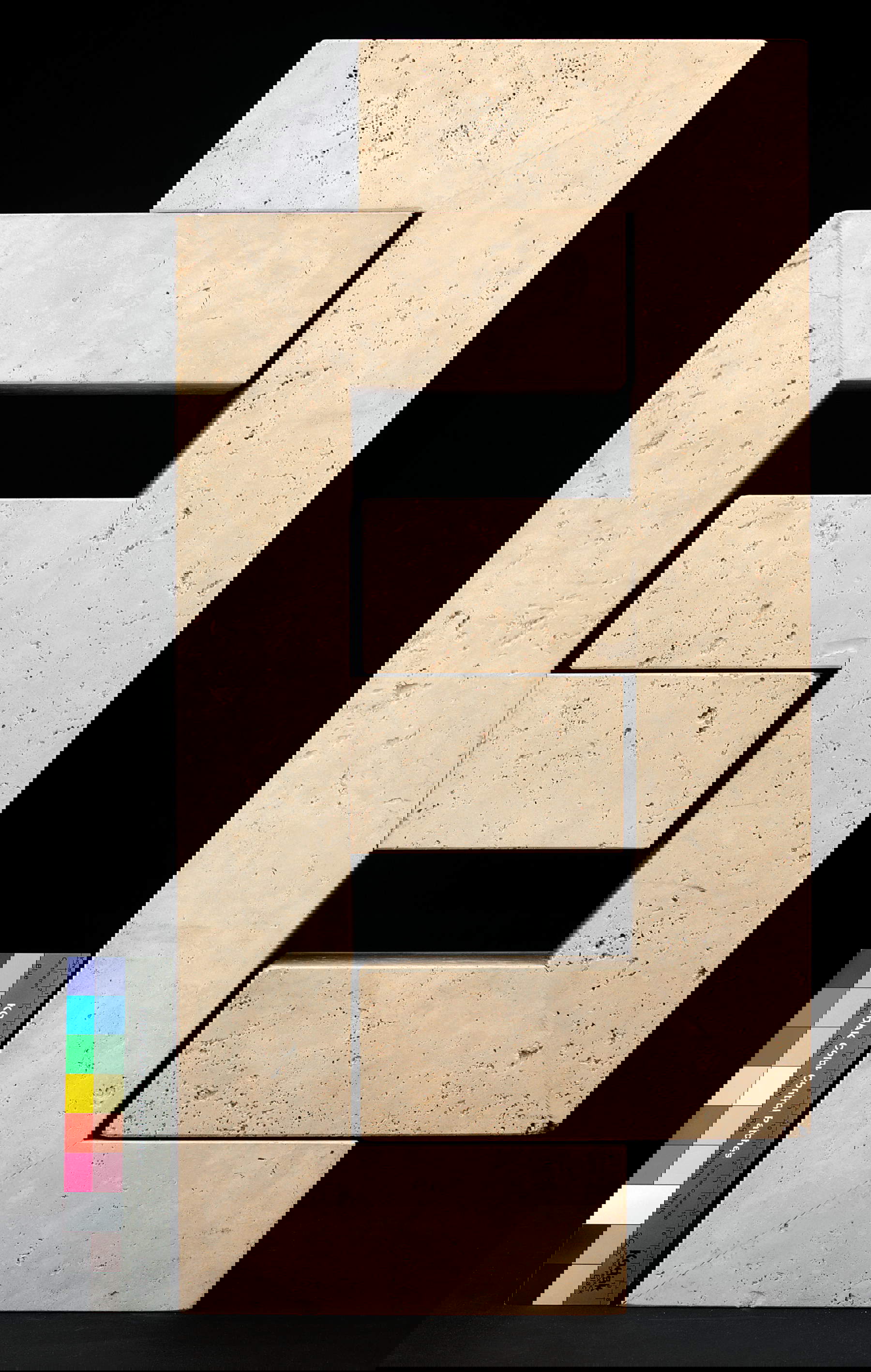 Mirella Bentivoglio, Lapide alla congiunzione (1977; Travertin, 76 x 42 x 10 cm, Inv. 86 AC)