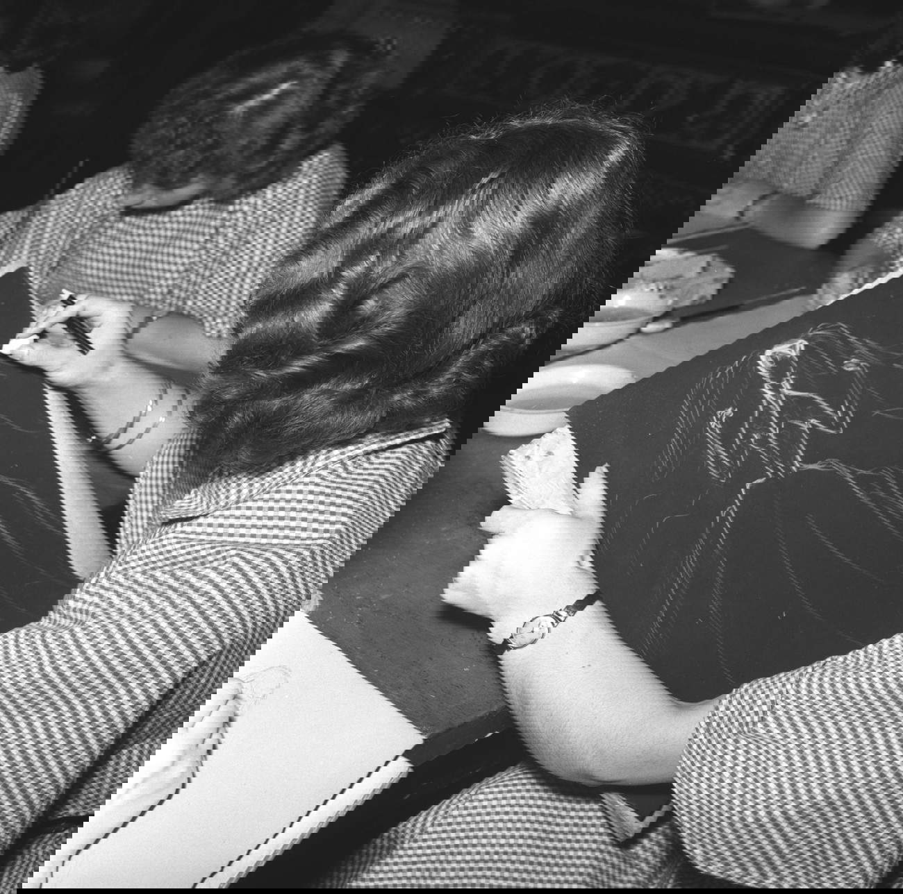 Moments of theoretical and practical lessons within the School of High Fashion (1955) Fondo Vedo / Archivio Luce Cinecitt&agrave;