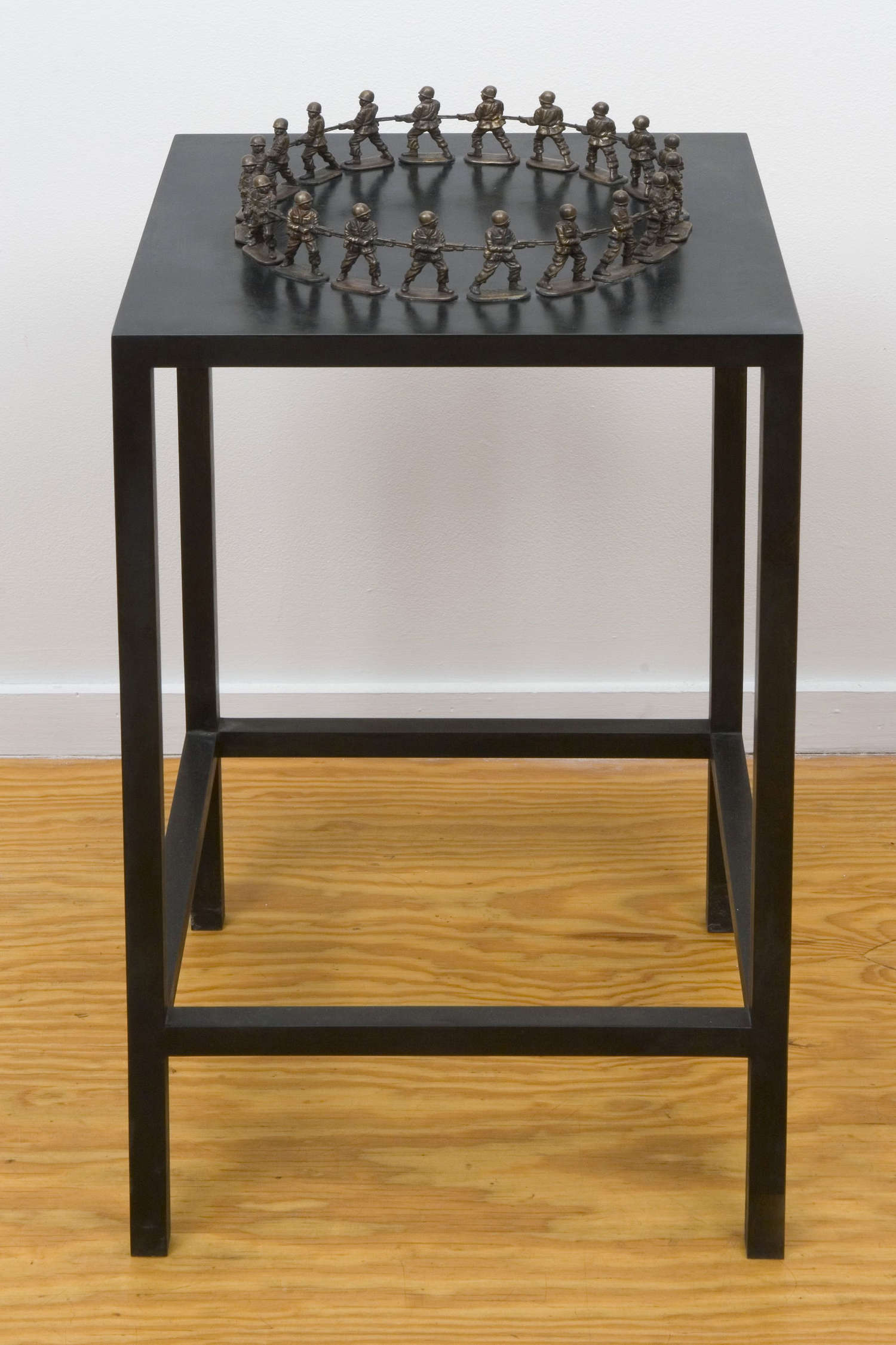 Mona Hatoum, Round and round (2007; Bronzo, 61 × 33 × 33 cm) © Mona Hatoum. Per gentile concessione di Alexander and Bonin, New York. Foto: Bill Orcutt Mona Hatoum, Round and round (2007; Bronzo, 61 × 33 × 33 cm) © Mona Hatoum. Per gentile concessione di Alexander and Bonin, New York. Foto: Bill Orcutt