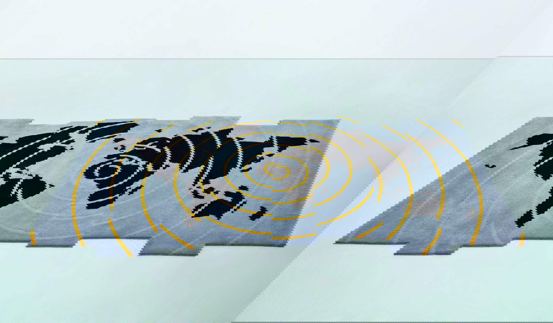 Mona Hatoum, Shift (2012; Lana, 1,2 × 150 × 260 cm) © Mona Hatoum. Per gentile concessione di Galleria Continua, San Gimignano / Pechino / Les Moulins / L’Avana. Foto: Ela Bialkowska Mona Hatoum, Shift (2012; Lana, 1,2 × 150 × 260 cm) © Mona Hatoum. Per gentile concessione di Galleria Continua, San Gimignano / Pechino / Les Moulins / L’Avana. Foto: Ela Bialkowska