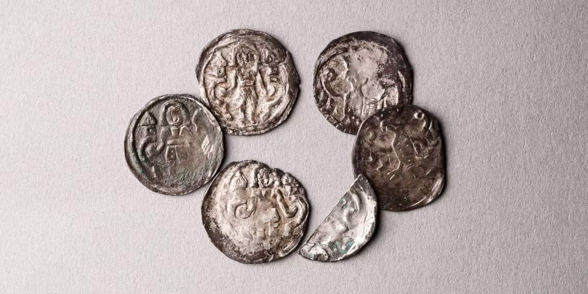 Le monete ritrovate negli scavi archeologici al Molkenmarkt Foto: Landesdenkmalamt Berlin, Julia-Marlen Schiefelbein