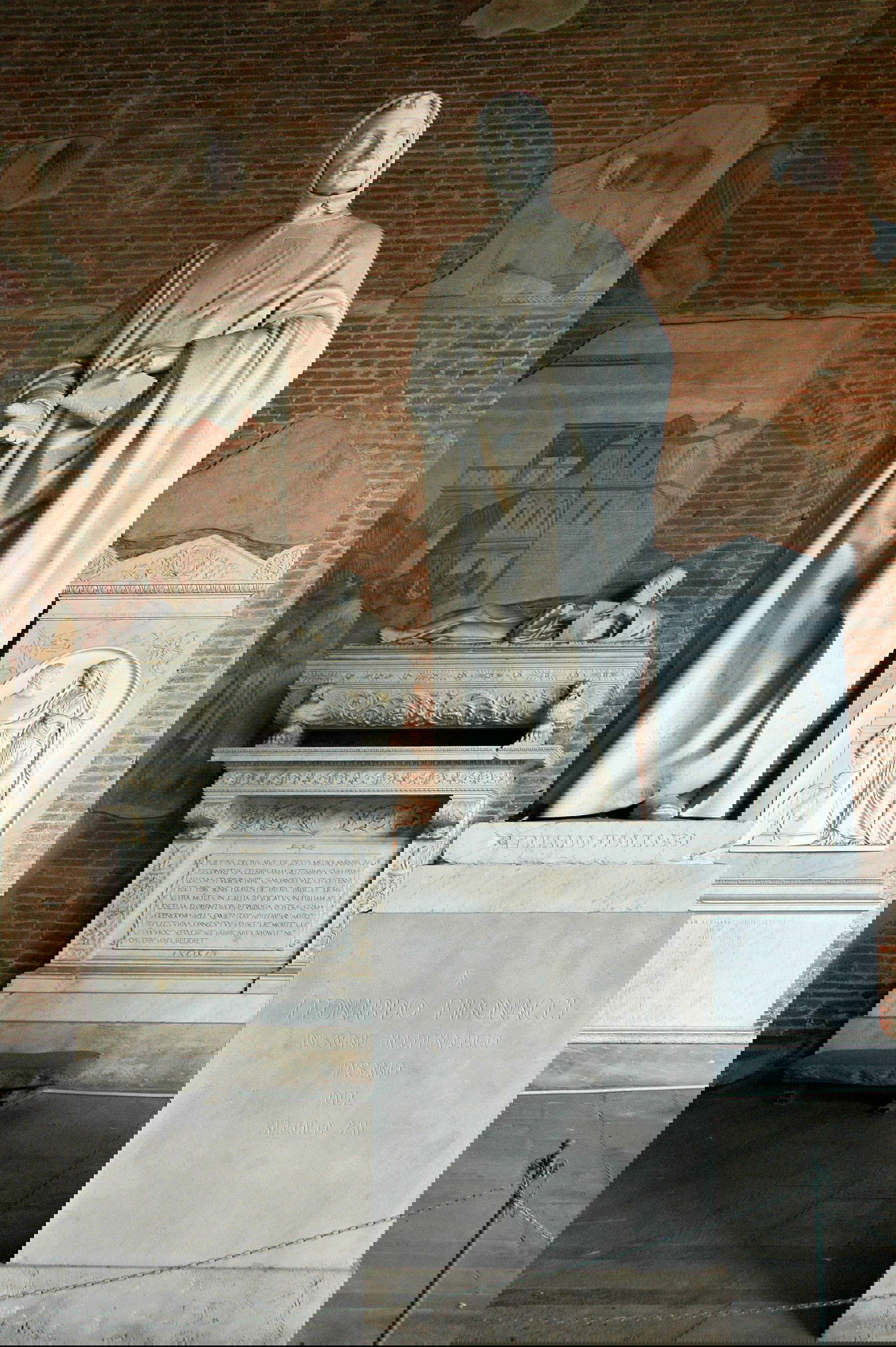 Il monumento a Leonardo Fibonacci nel Camposanto Monumentale. Foto: Hans-Peter Postel