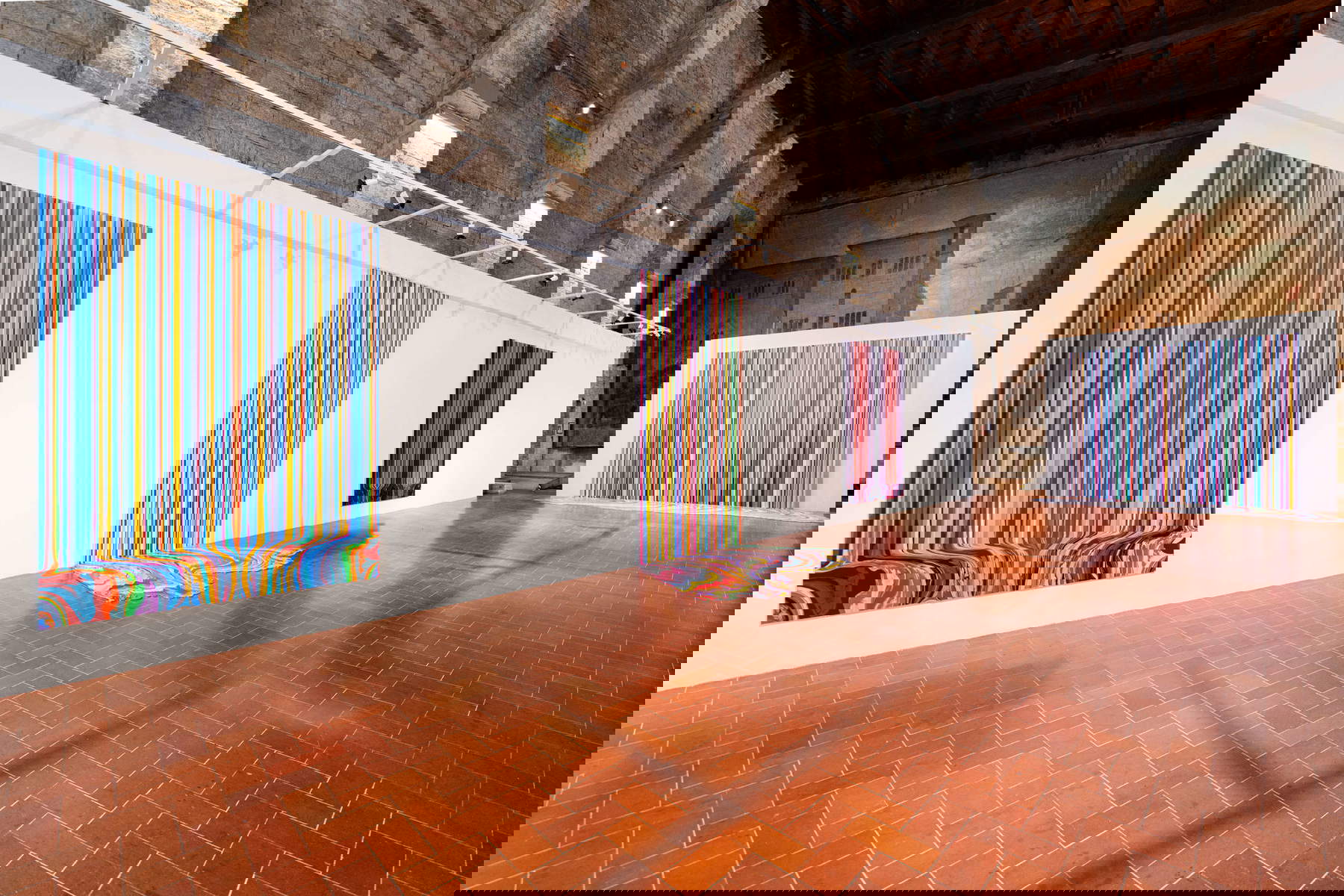 Allestimenti della mostra Ian Davenport. Holding Our Centre