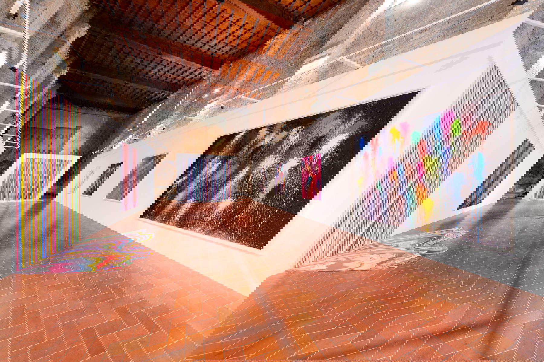 Allestimenti della mostra Ian Davenport. Holding Our Centre