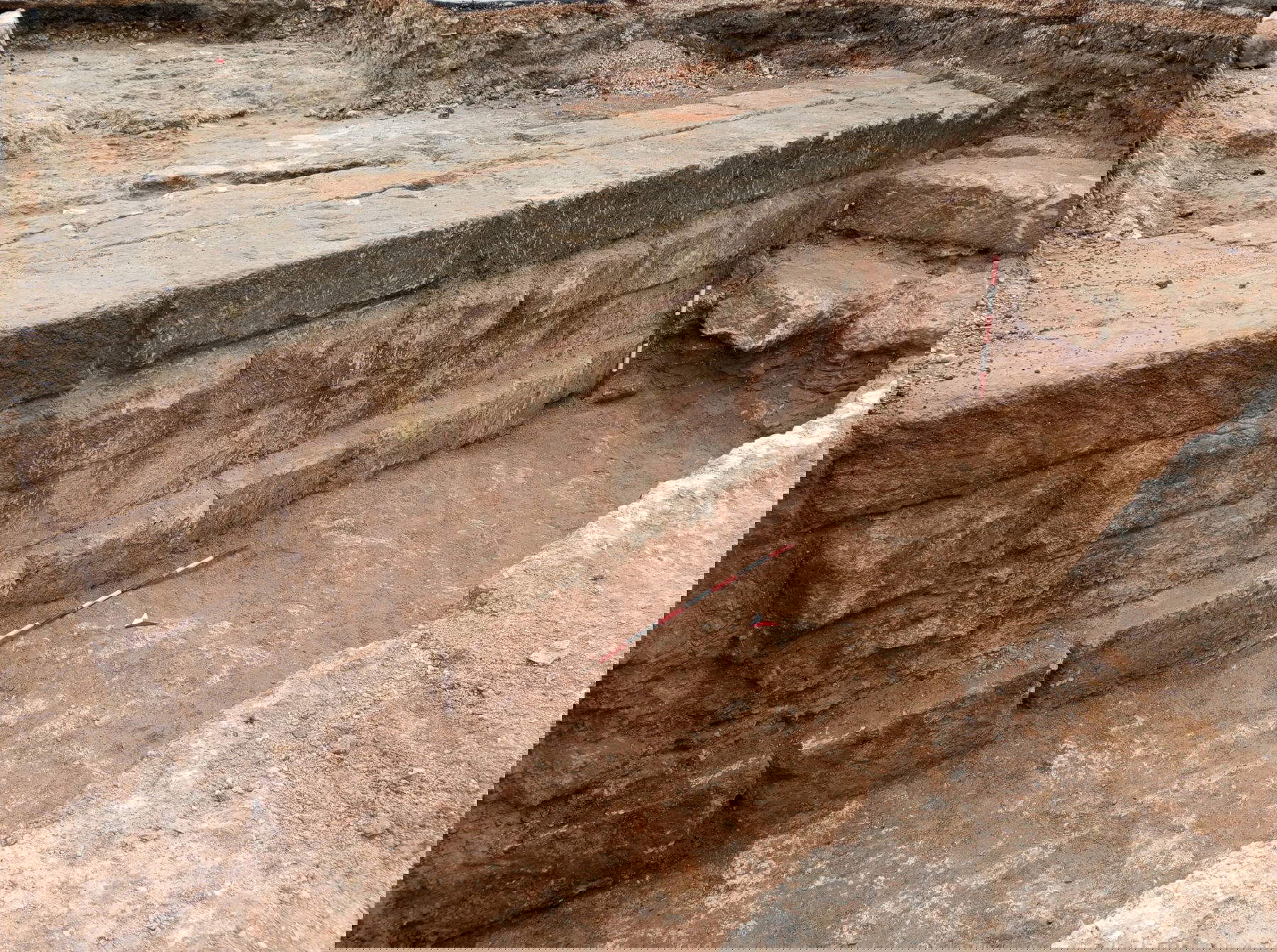 Murallas mesapias del siglo IV a.C. halladas en la estación de FSE de Manduria. Foto: &copy;Ministerio de Cultura - Superintendencia de Arqueología, Bellas Artes y Paisaje de las provincias de Brindisi, Lecce y Taranto.