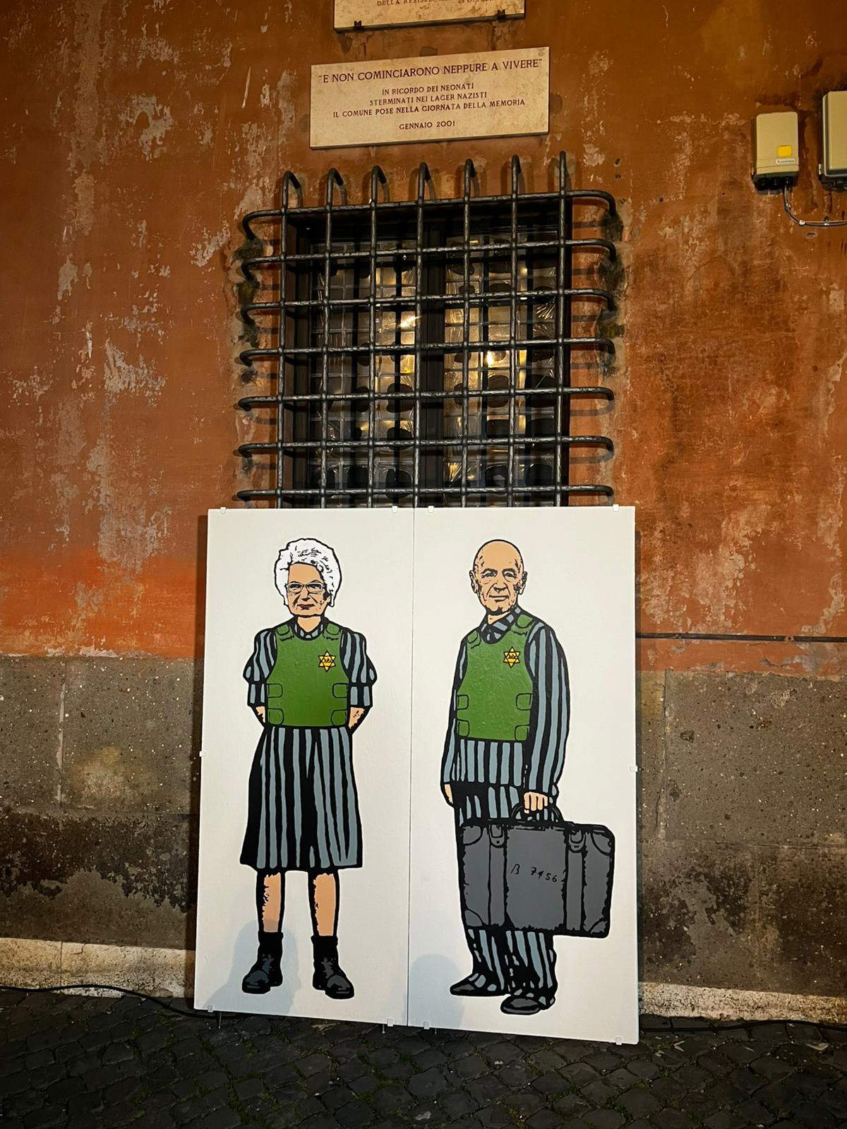 L'opera davanti davanti alla Porta d'Ottavia a Roma