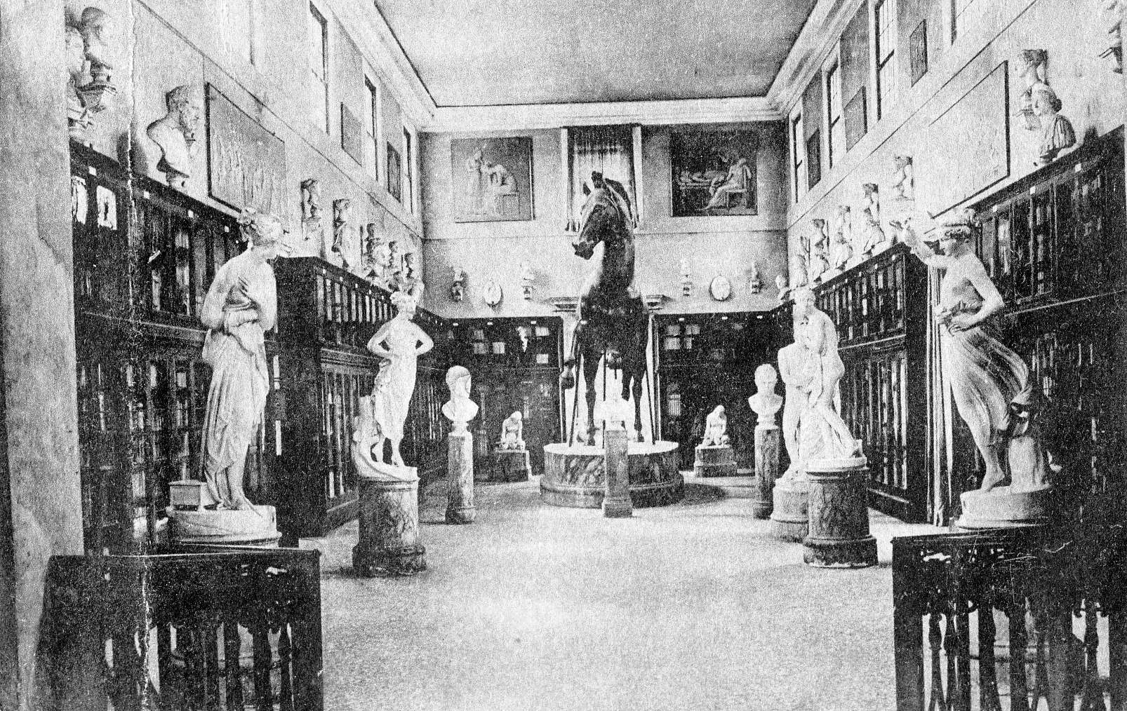 Salone Canova, Museo Civico di Bassano del Grappa, finales del siglo XIX Salone Canova, Museo Civico di Bassano del Grappa, finales del siglo XIX