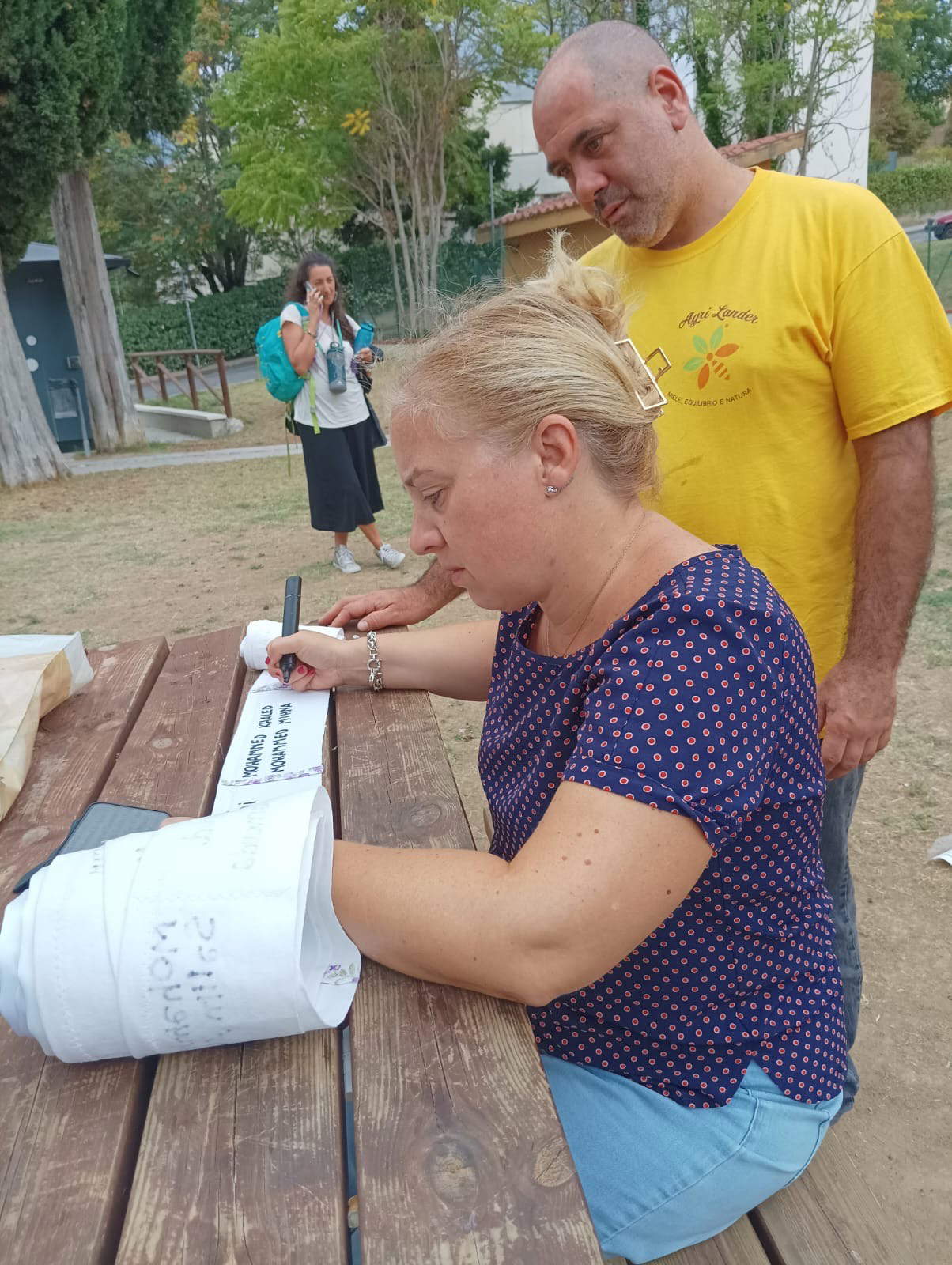 Un ruban de 5,7 km à la mémoire des enfants palestiniens tués à Gaza, Lorenzo Lander et sa famille.