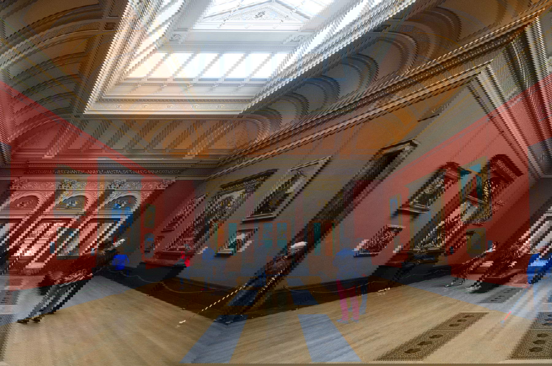 Le hall central de la National Gallery. Photo : Wikimedia Commons - xiquinhosilva