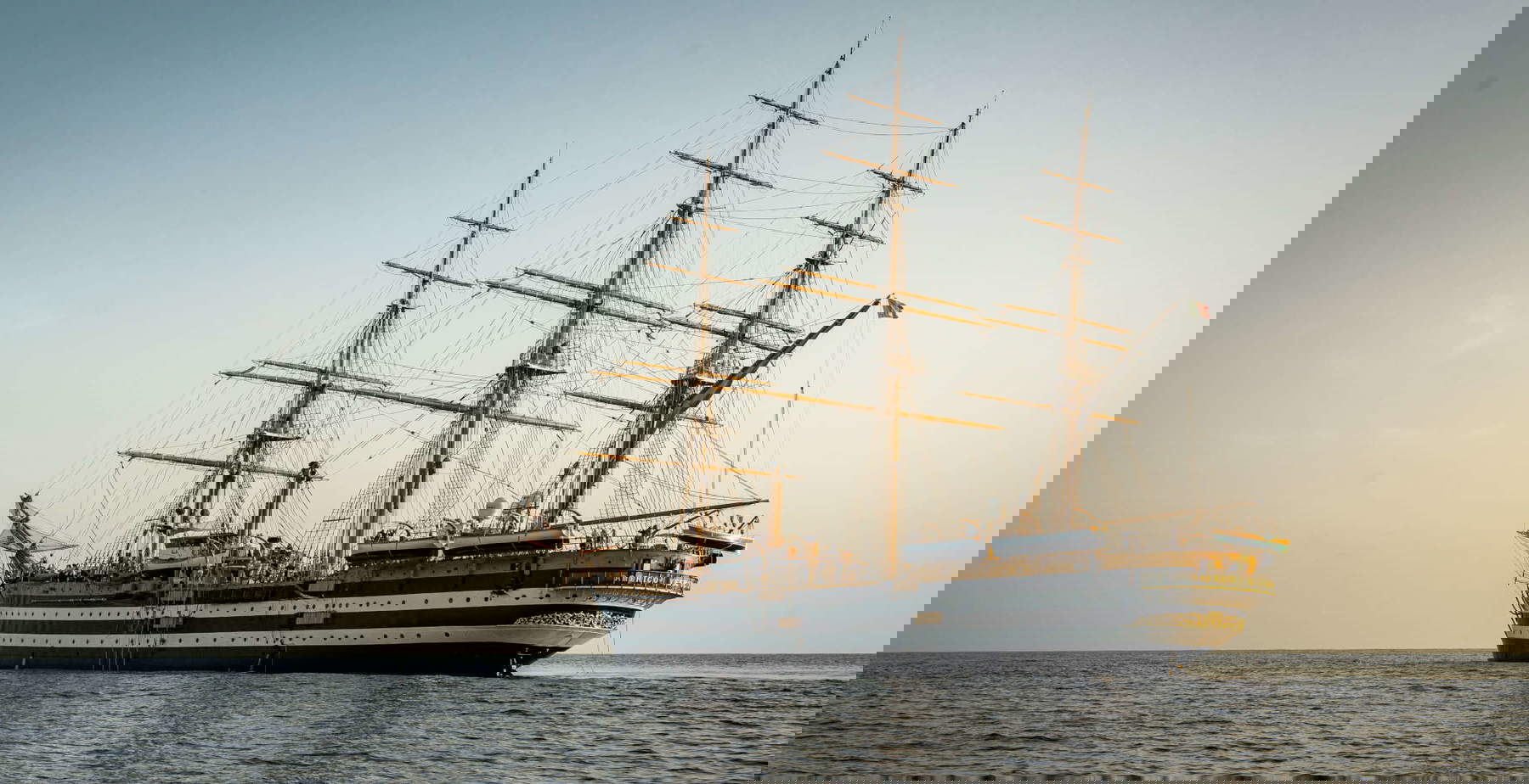Die Nave Scuola Vespucci wirbt für italienische Museen: die Kulturreise startet in Reggio Calabria