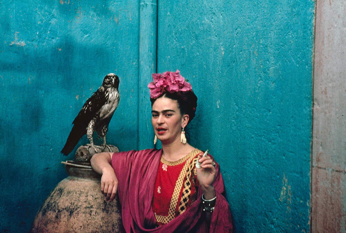 Nickolas Muray, Frida con su águila mascota (Coyoacán, 1939) © Nickolas Muray Photo Archive