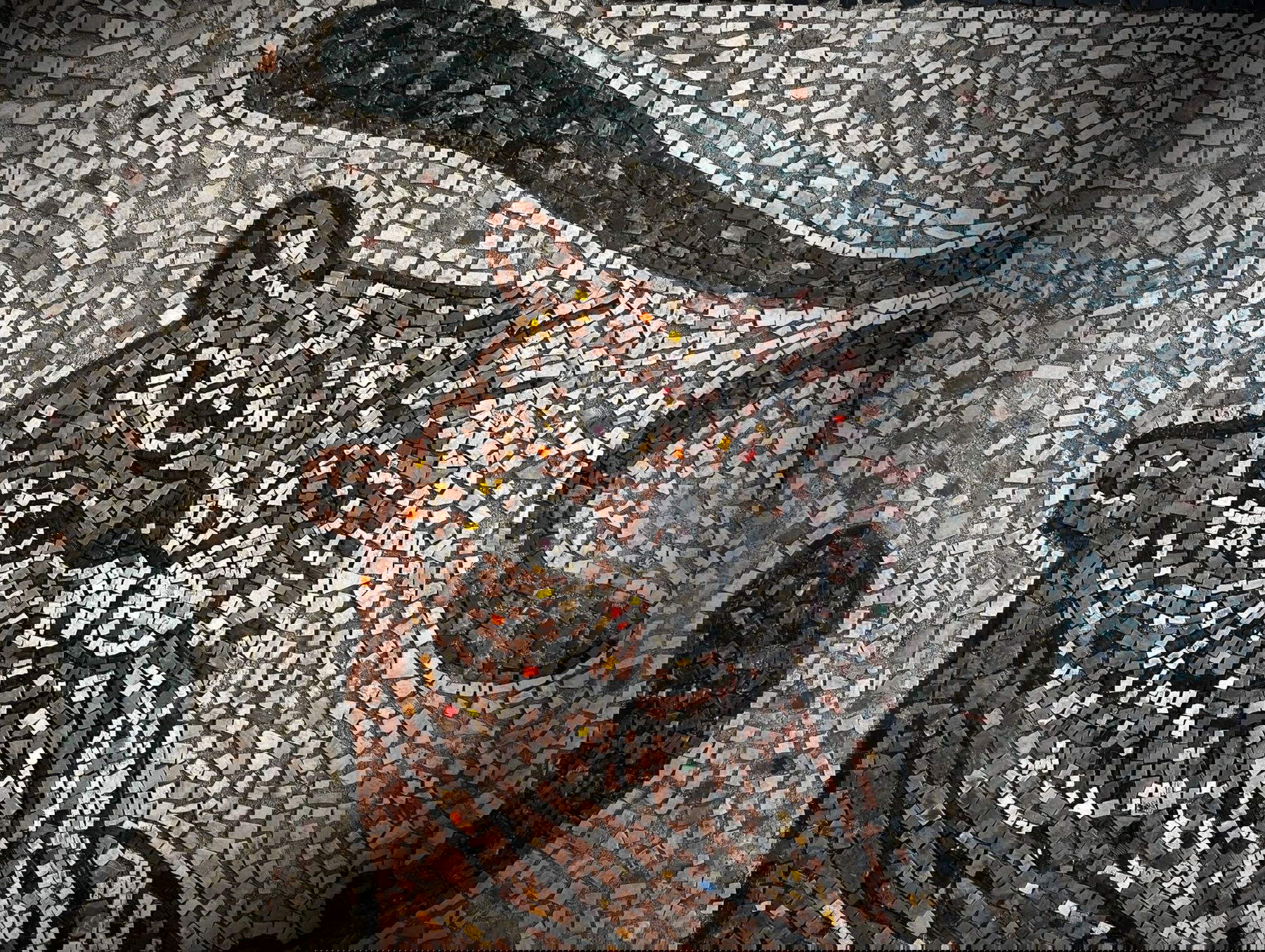 The Floor, Tiger, détail de mosaïque. Photo : Nicola Montalbini