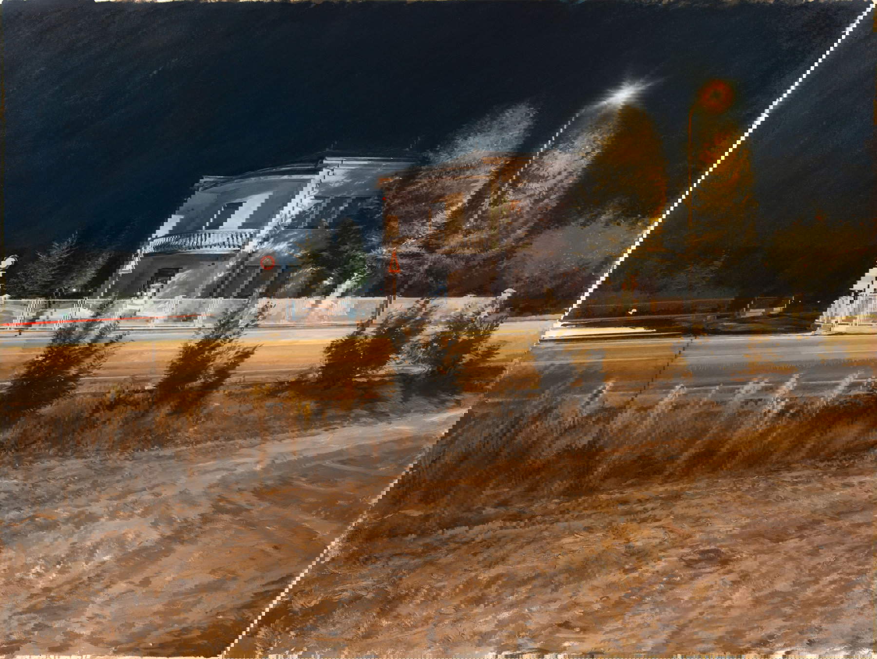 Nicola Nannini, Oggetto Notte n.1 (2018, olio su tela, 200 x 150 cm; patrimonio artistico del Gruppo Unipol)