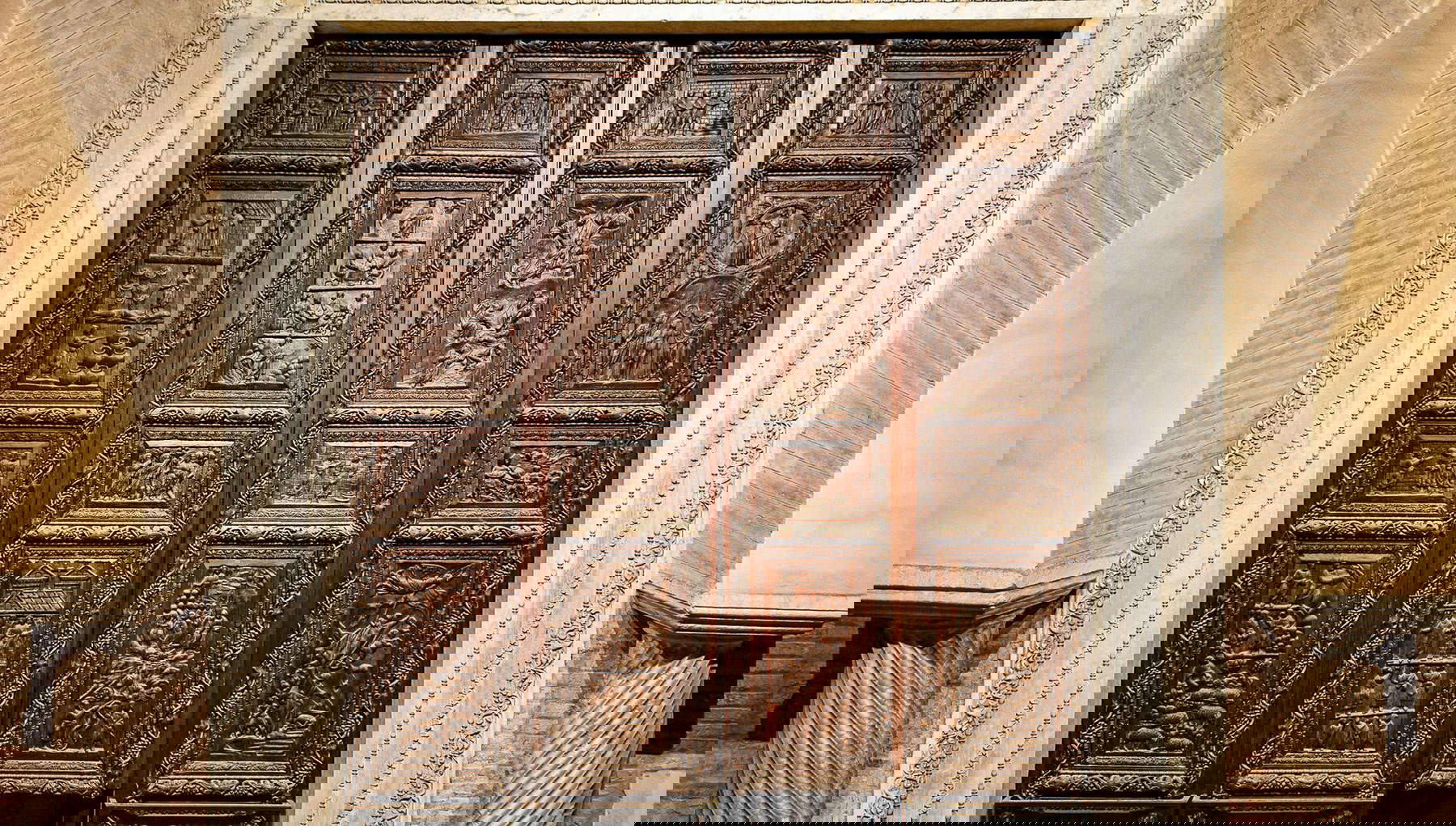 La nueva iluminación de Santa Sabina en la colina del Aventino