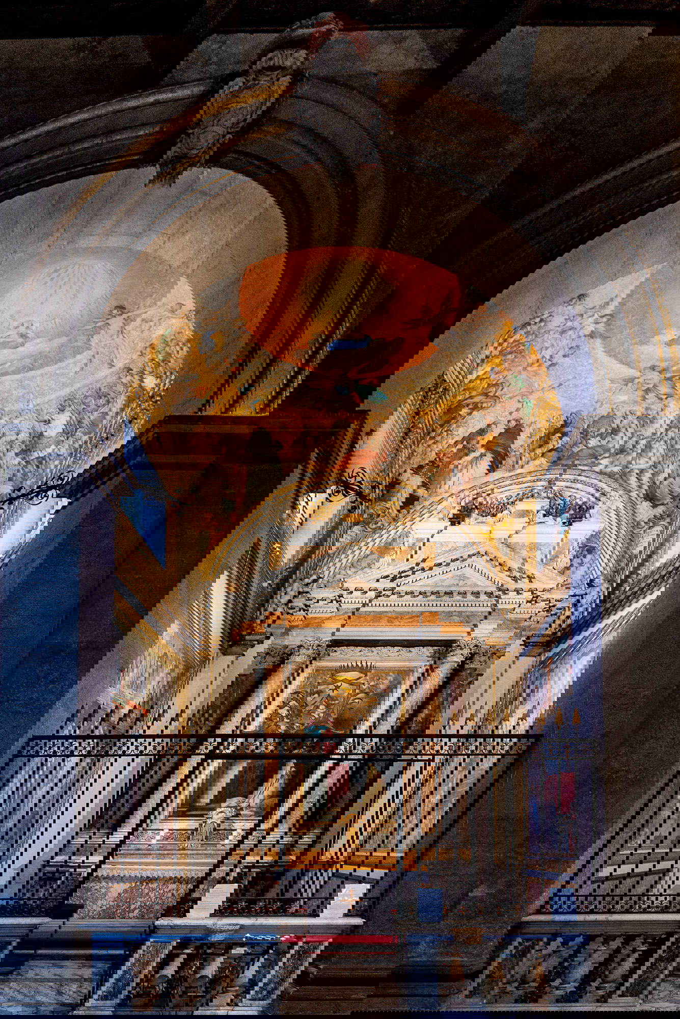 La nueva iluminación de Santa Sabina en la colina del Aventino