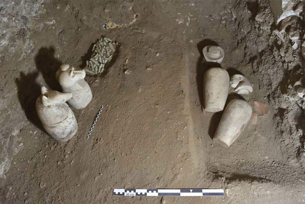 Oggetti scoperti nel Ramesseum. Su concessione del Ministero del Turismo e delle Antichit&agrave;