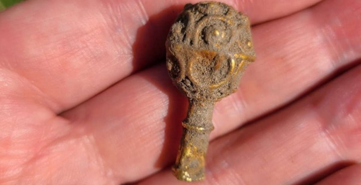 England, student on her first archaeological dig discovers rare 9th century object