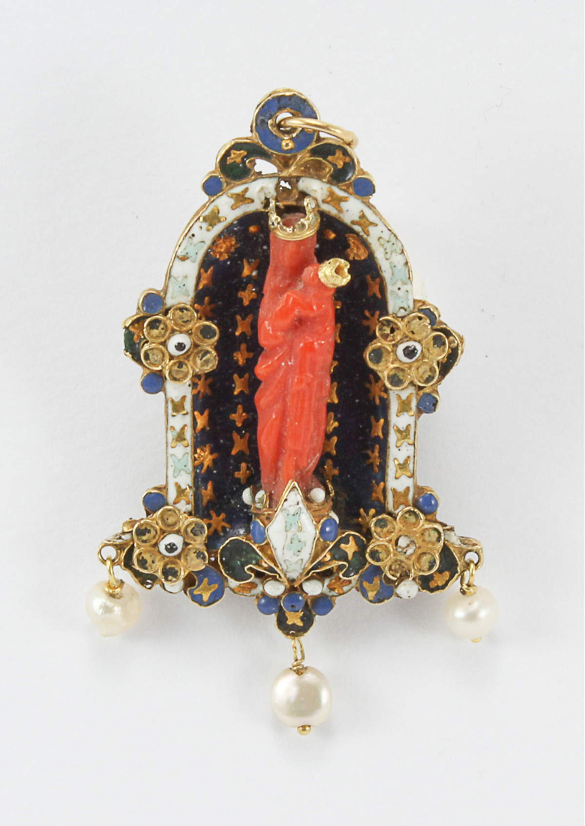 Orfebre de Trapani de finales del siglo XVI-principios del XVII, colgante, oro, coral, esmalte y perlas (Colección particular)