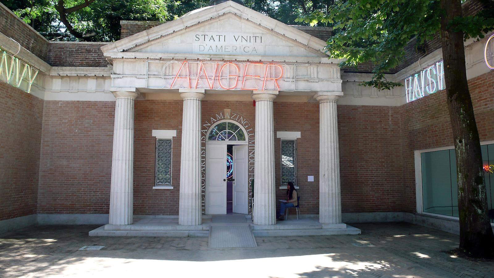 Il Padiglione USA alla Biennale 2009, con la mostra di Bruce Nauman. Foto: Sperone Westwater Il Padiglione USA alla Biennale 2009, con la mostra di Bruce Nauman. Foto: Sperone Westwater