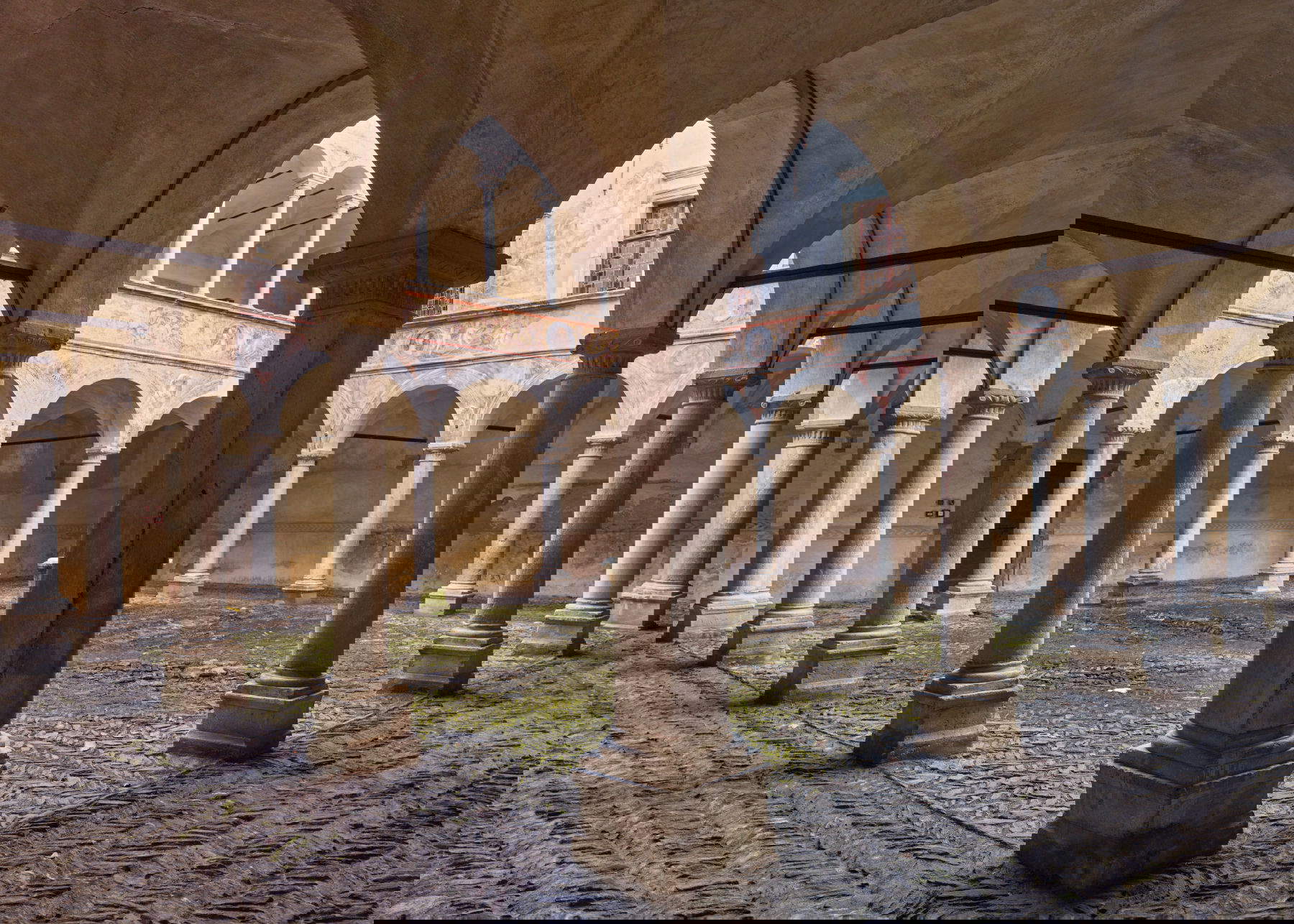 Teglio, Palazzo Besta, Hof und Loggia