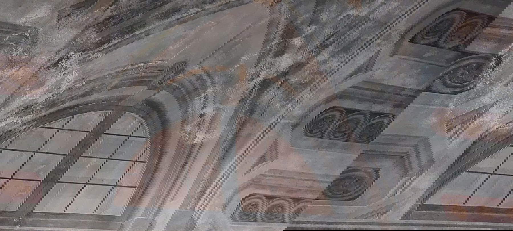 The state of the frescoes in the Olevano Palace