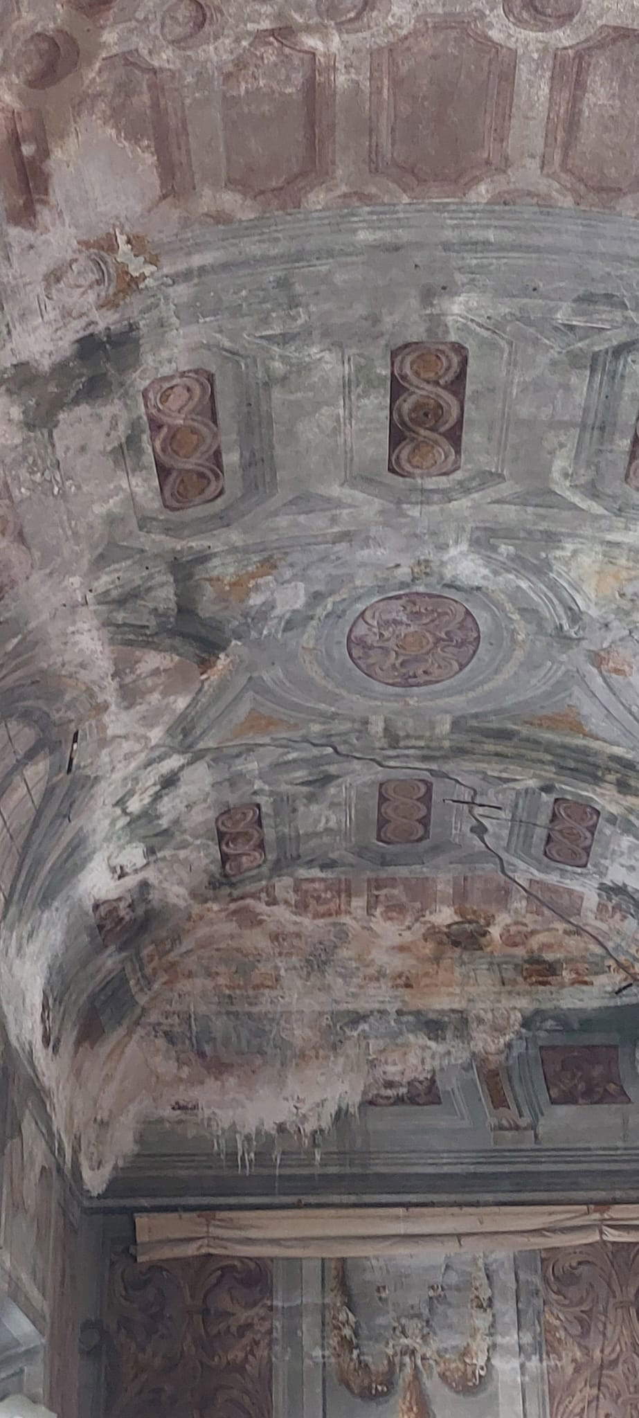 The state of the frescoes in the Olevano Palace