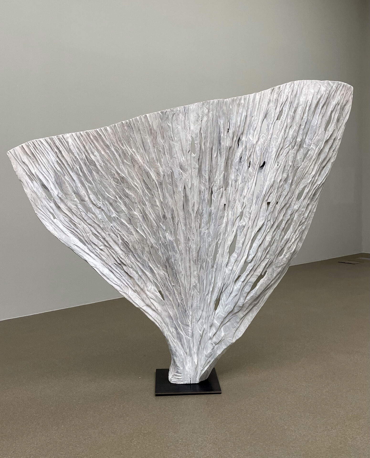 Pascal Murer, Moonflower (Tilleul 144&times;170&times;10 cm) &copy; Pascal Murer