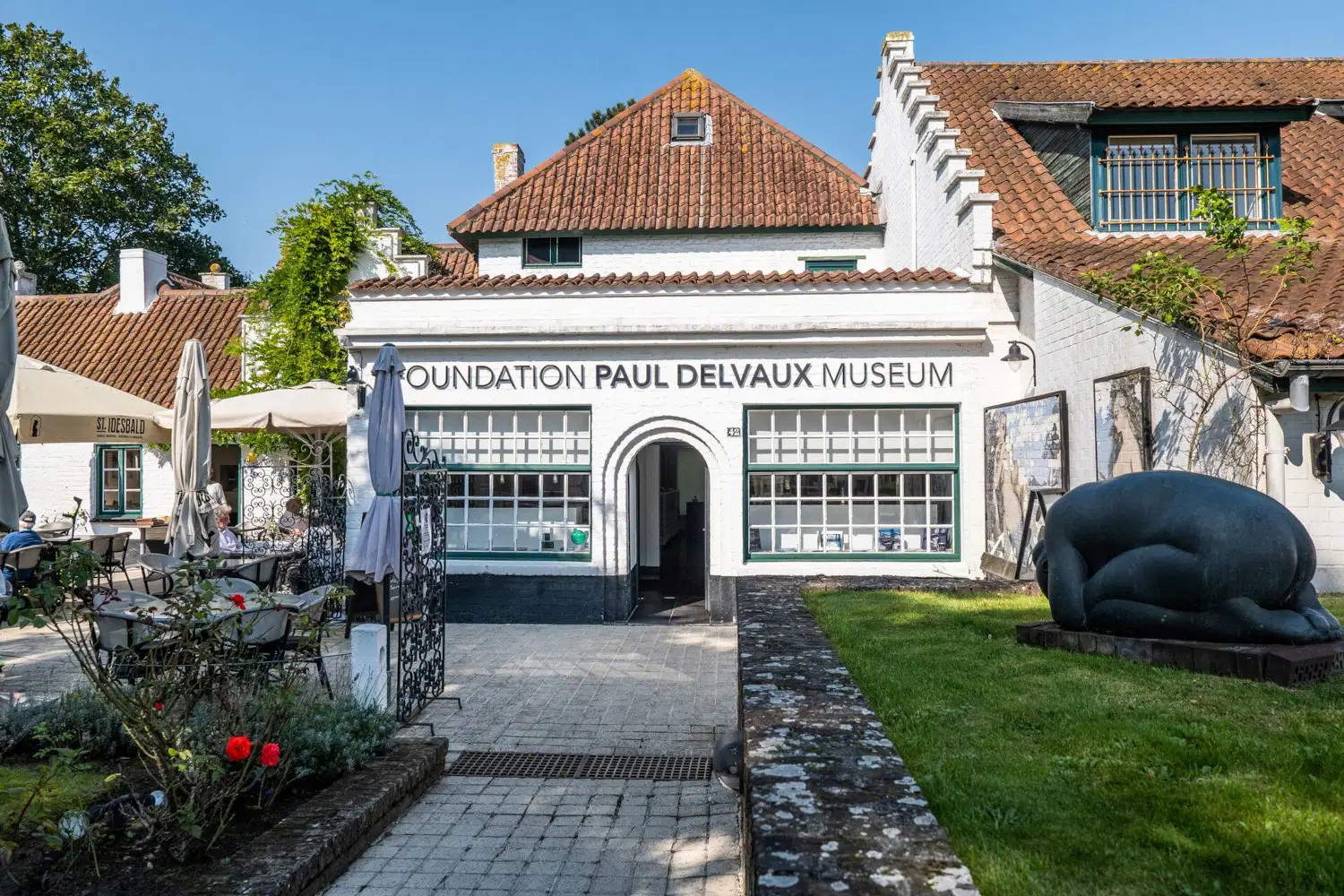 The Paul Delvaux Museum in Saint-Idesbald: a journey into the dreamlike universe of the Belgian 20th-century master