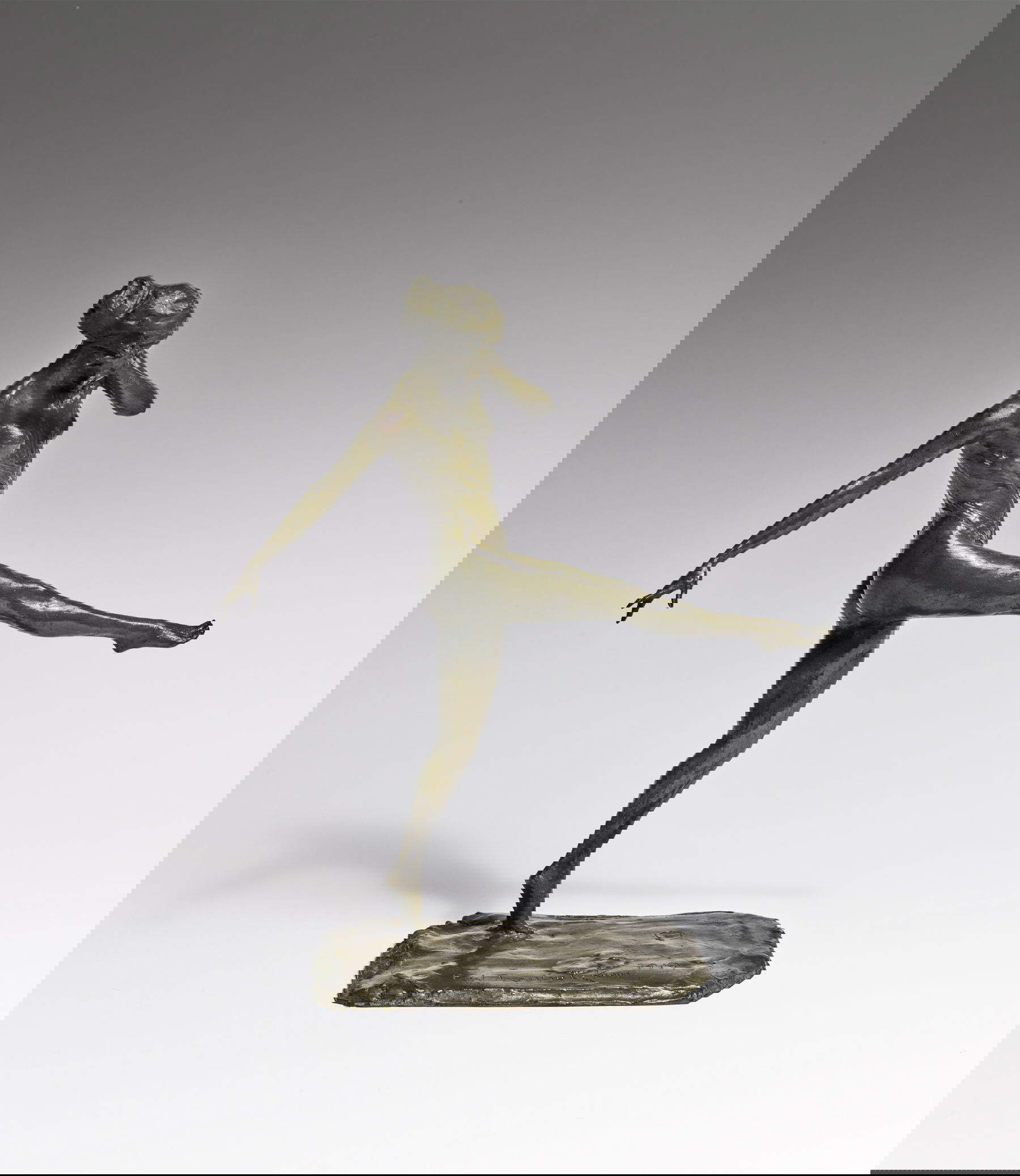 Paul Troubetzkoy, Lady Constance Stewart-Richardson (1914; bronzo, 34,3 &times; 29,9 &times; 12,7 cm; Fine Arts Museums of San Francisco, Theater and Dance Collection, Regalo di Mrs. Alma de Bretteville Spreckels) Foto di Randy Dodson, su concessione di Fine Arts Museums of San Francisco