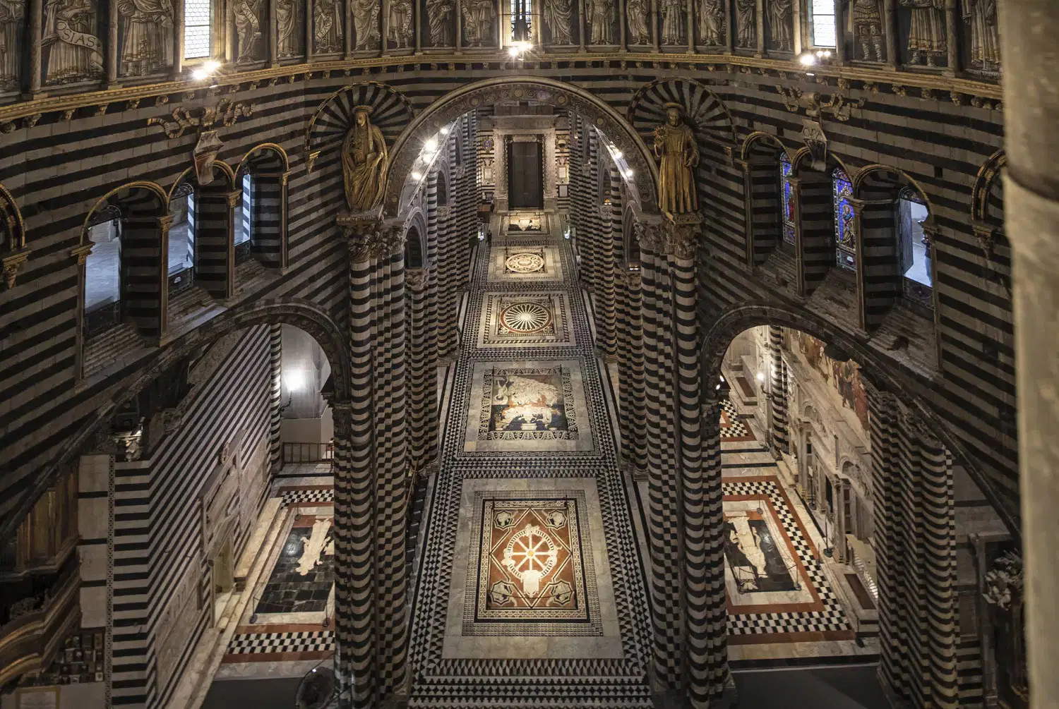 Se descubre el suelo de la catedral de Siena: la incrustación de la Esperanza es visible por primera vez 