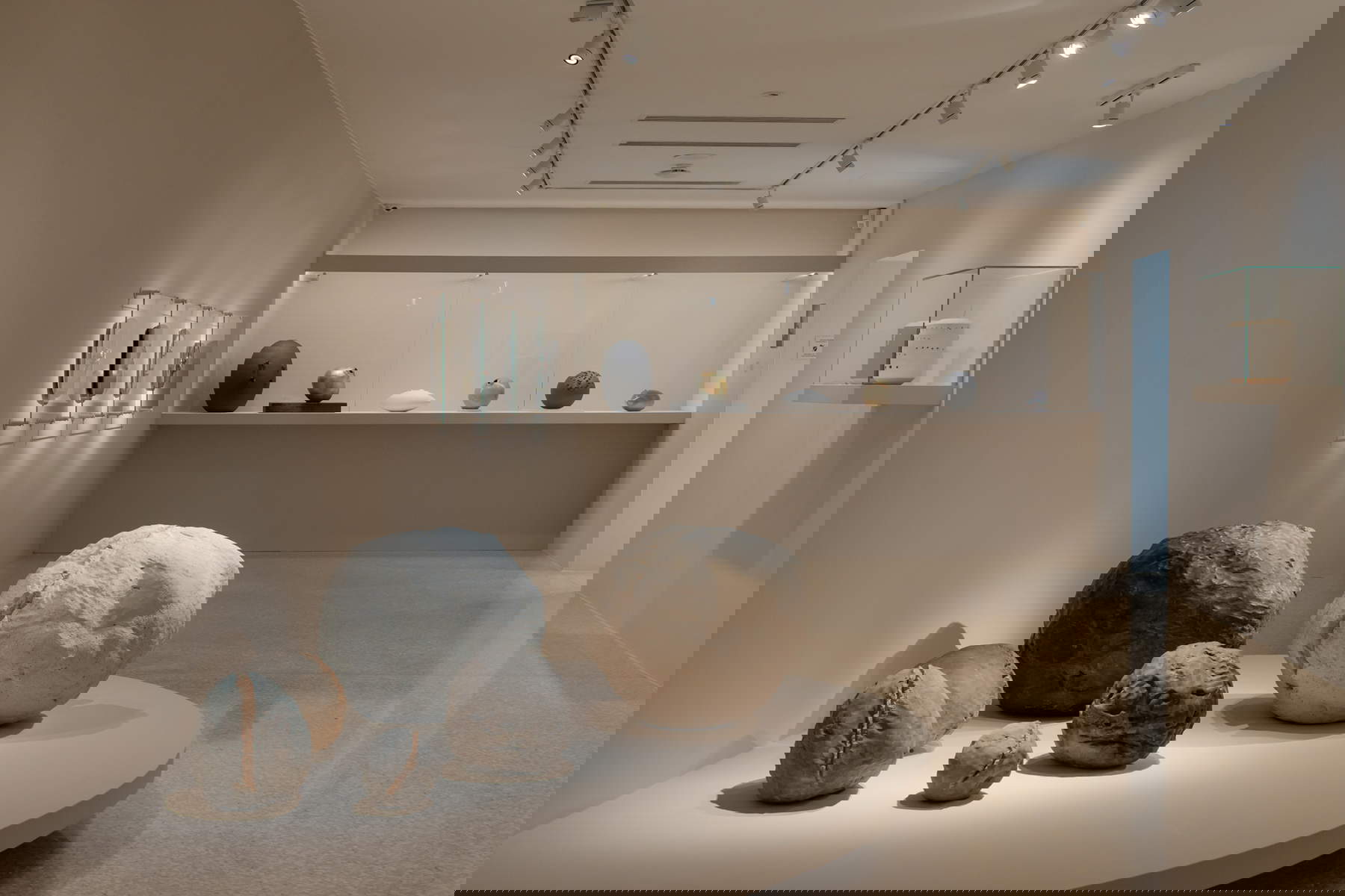 Venice, at the Peggy Guggenheim Collection an exhibition entirely dedicated to the ceramics of Lucio Fontana