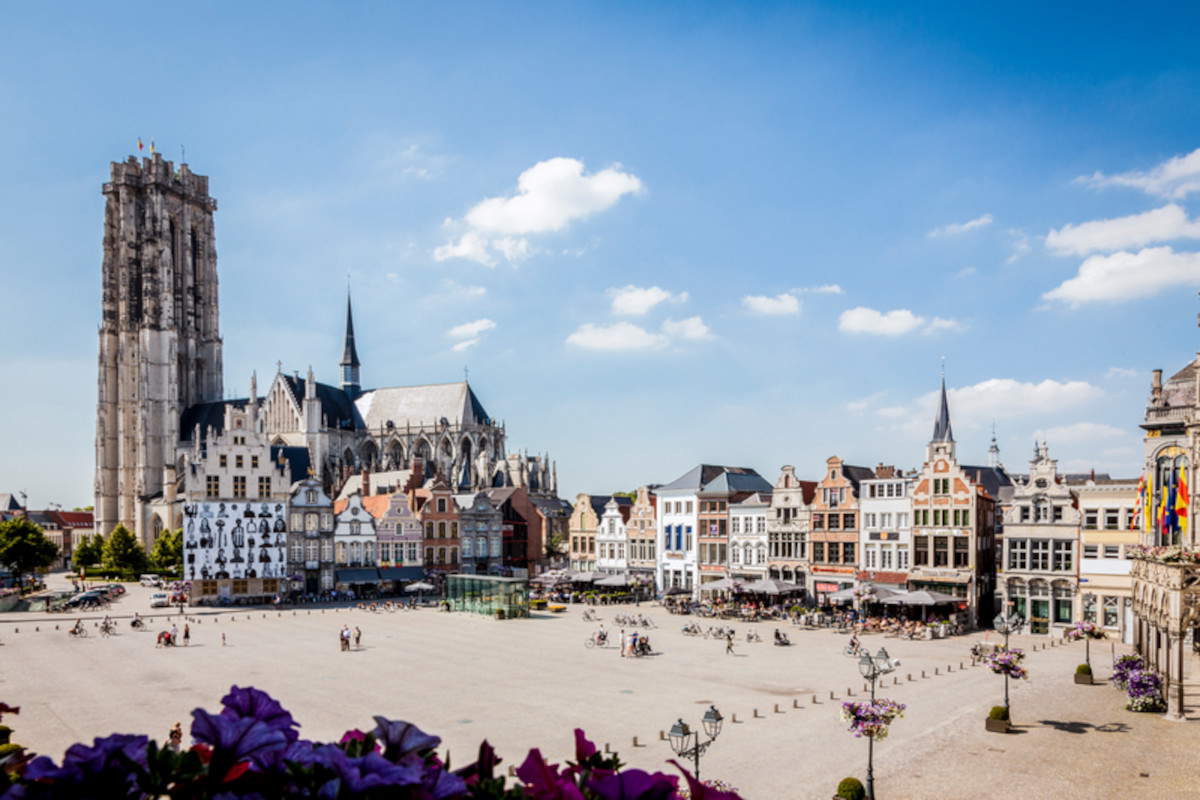 Mechelen, piazza centrale. Foto di Arno Costima