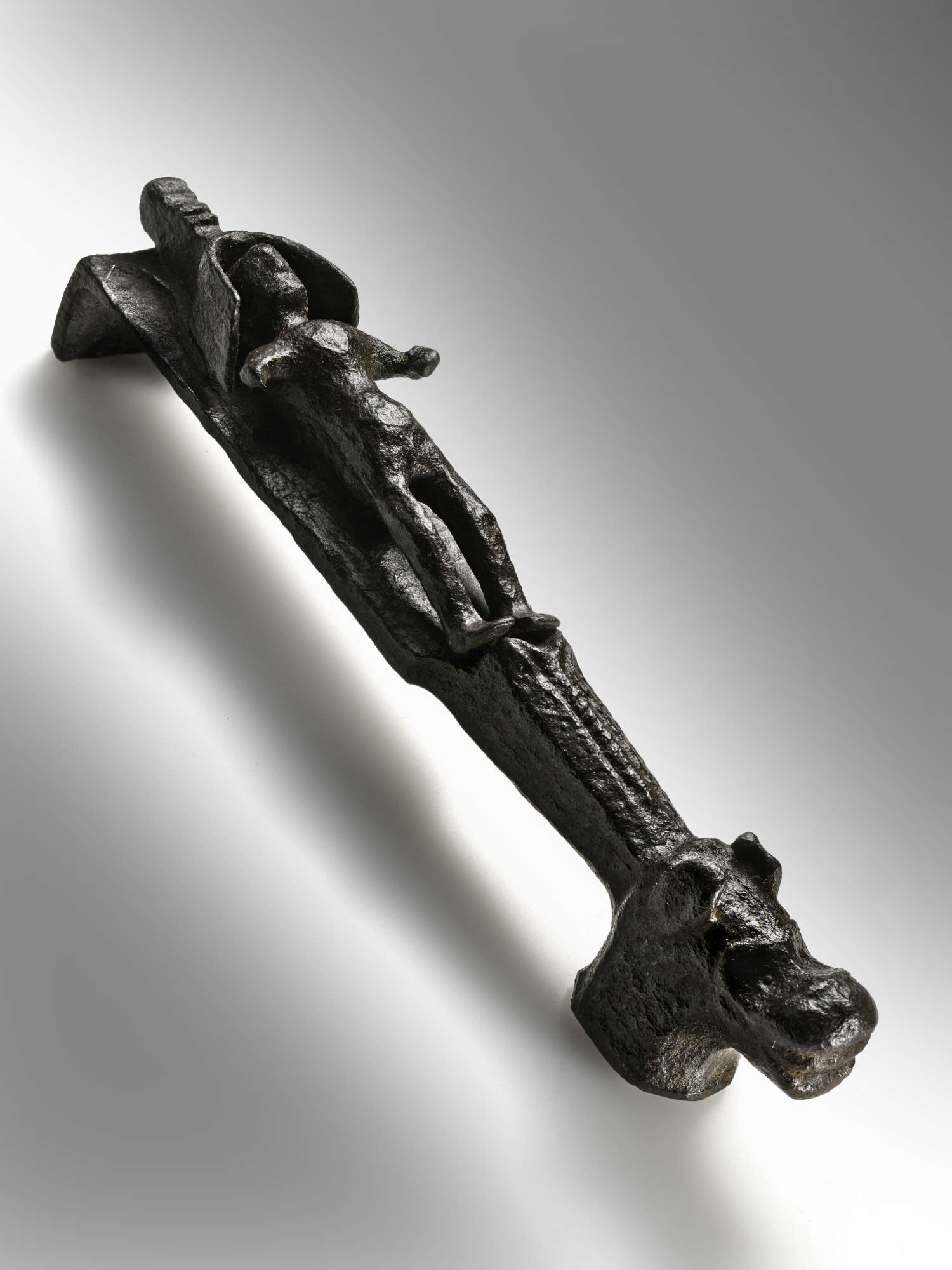 Picchiotto da porta (Francia, fine secolo XIV; Ferro forgiato e scolpito, 23 x 4 x 5 cm)