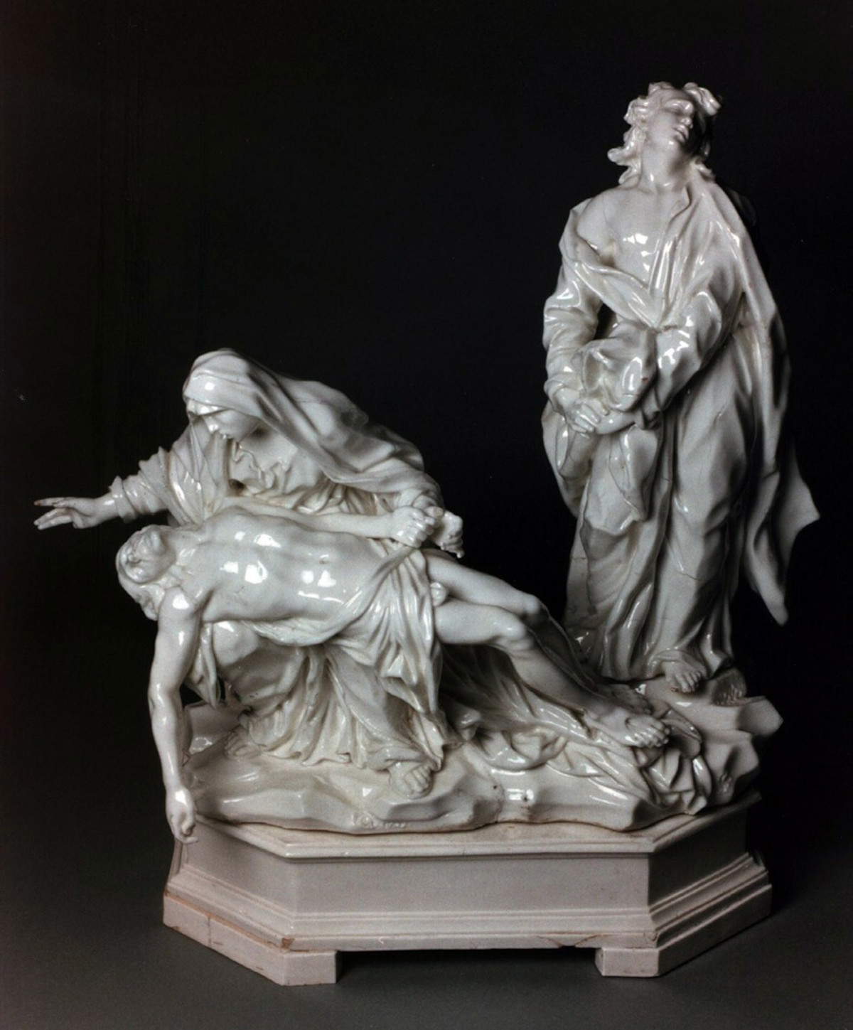 Giuseppe Gricci, Piet&agrave; (1744; porcellana bianca; Napoli, Museo Duca di Martina; Inv. 1778)