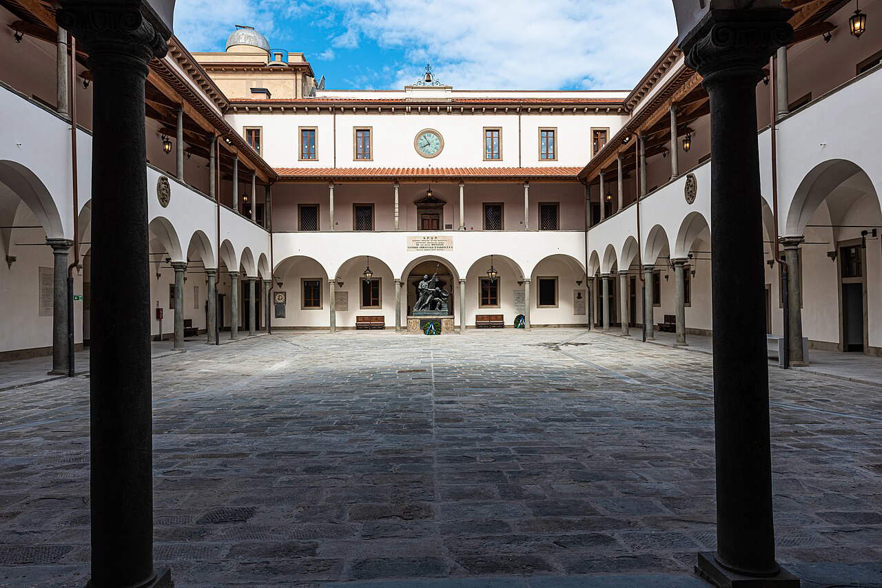 Cortile del Palazzo della Sapienza, sede universitaria dell'Universit&agrave; di Pisa
